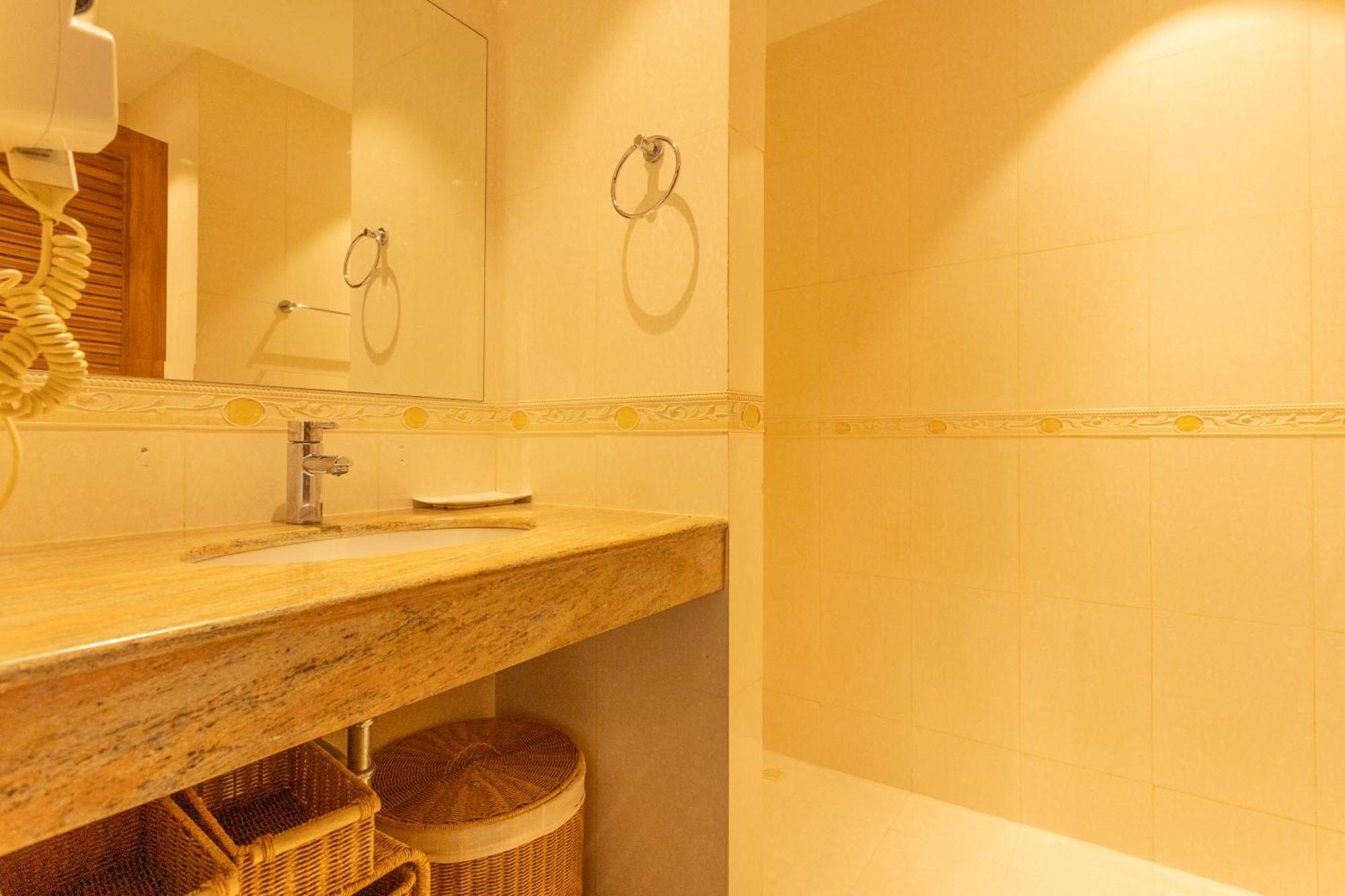 1br With Pool, Serene Setting & Balcony C131 Apartment Surin Beach (Phuket)