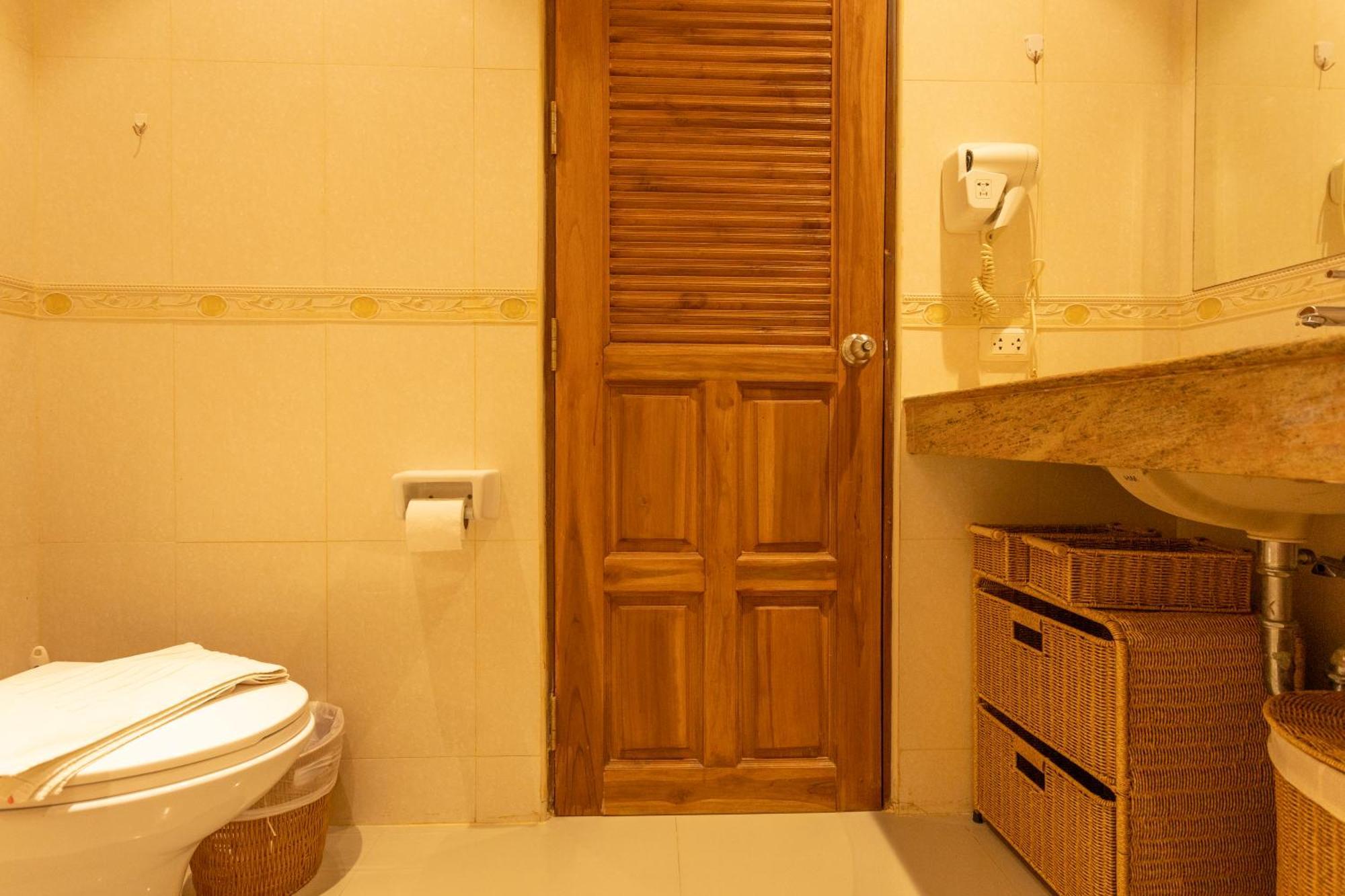 1br With Pool, Serene Setting & Balcony C131 Apartment