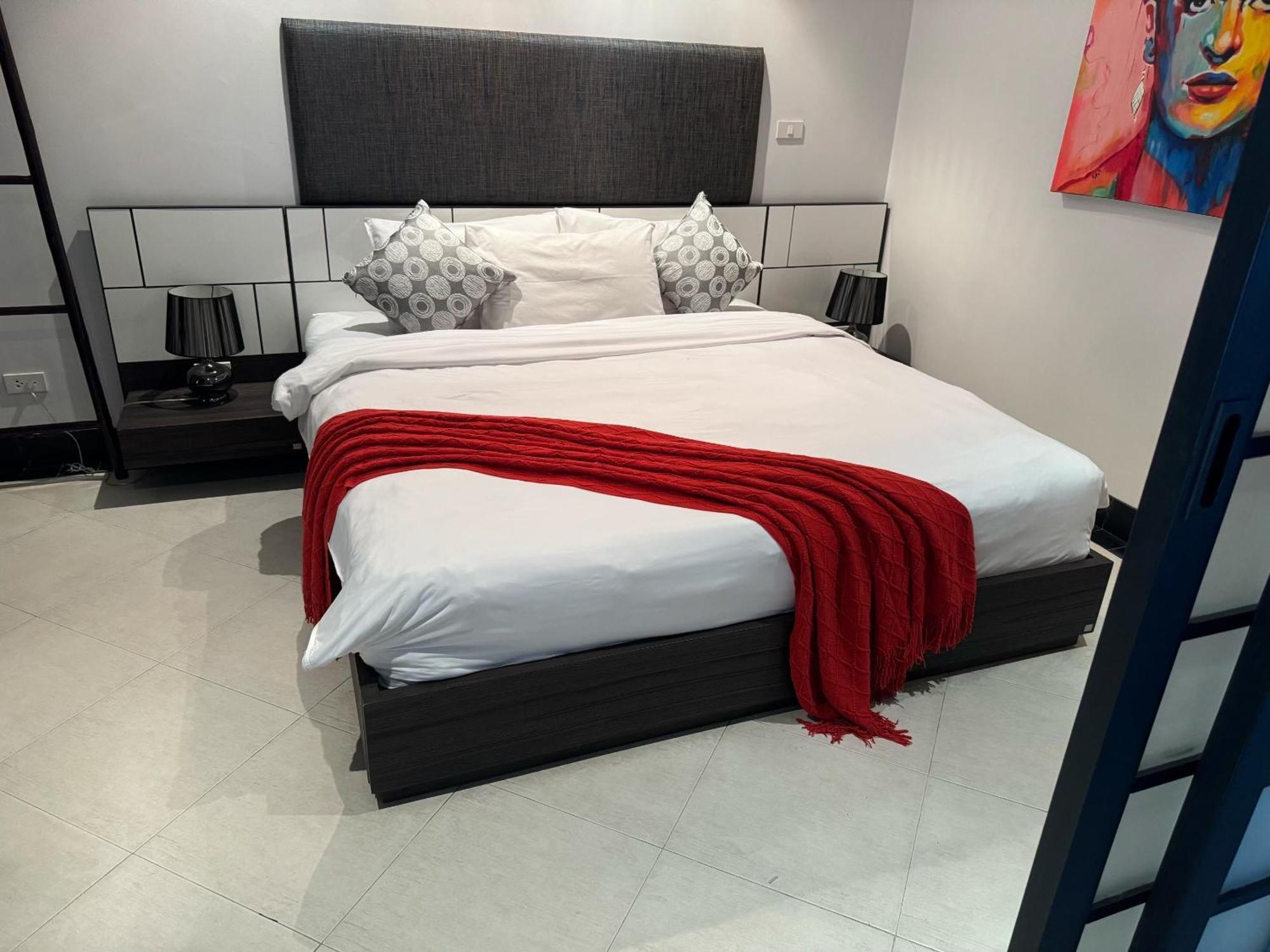 Luxury - Spacious - Exquisitely Furnished - 6min Walk To - 2025 Traveller Award Winner Kata Beach (Phuket)