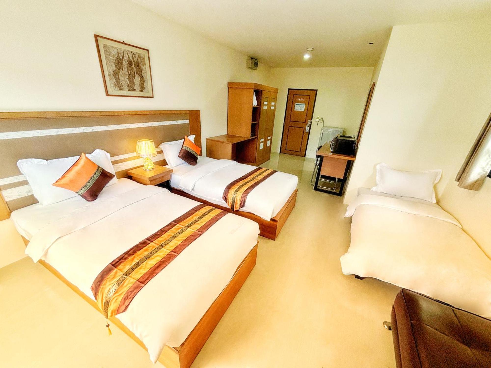 V Hotel 3*