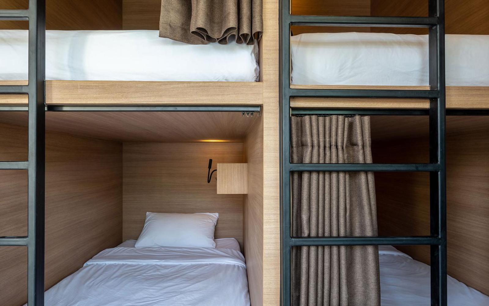 Capsule hotel Poshtel Phuket