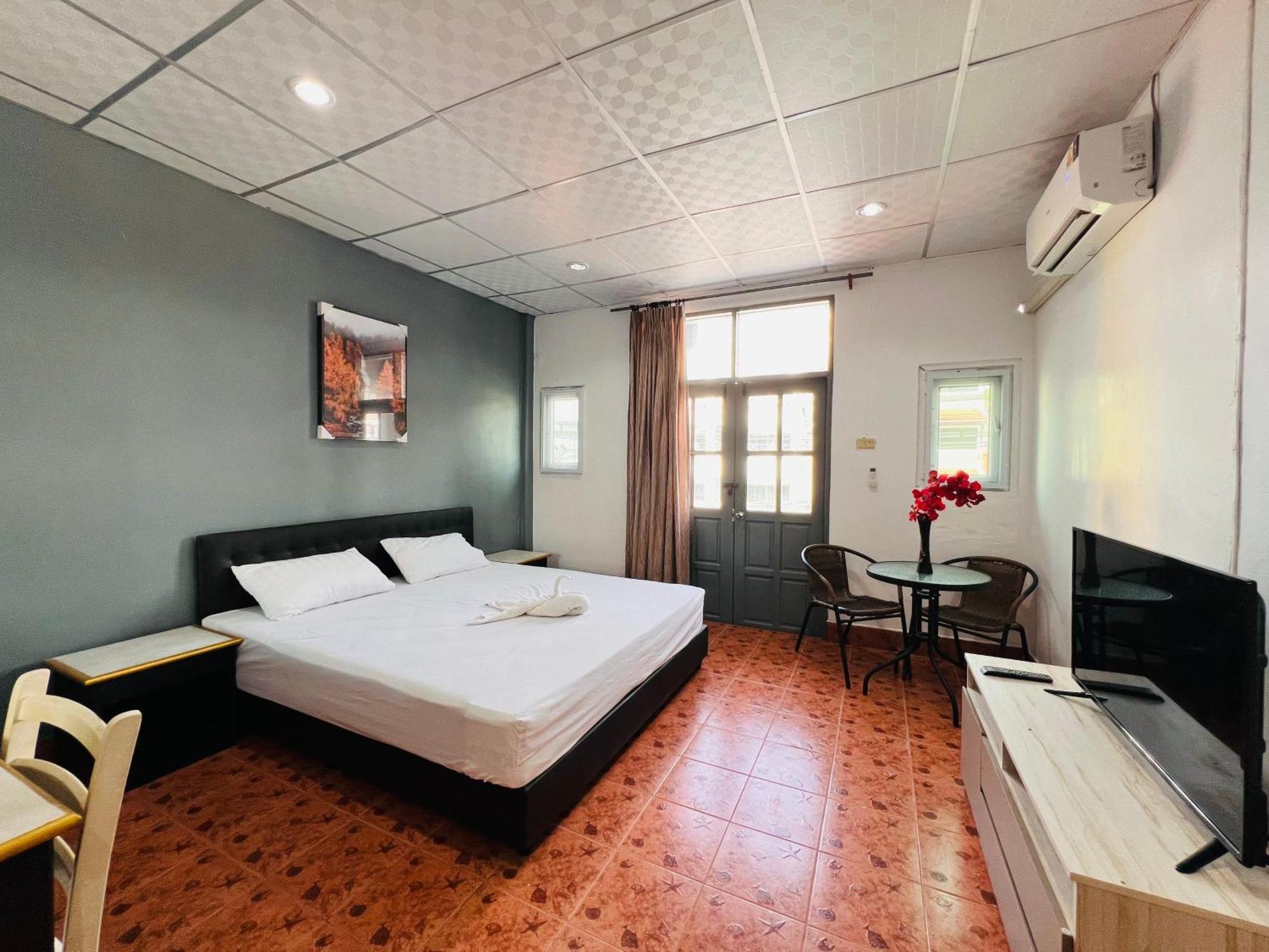 Adventure Hostel Patong