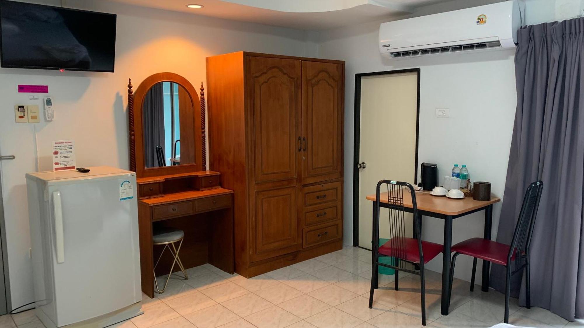 Hotel Kamalaburi Kamala Beach