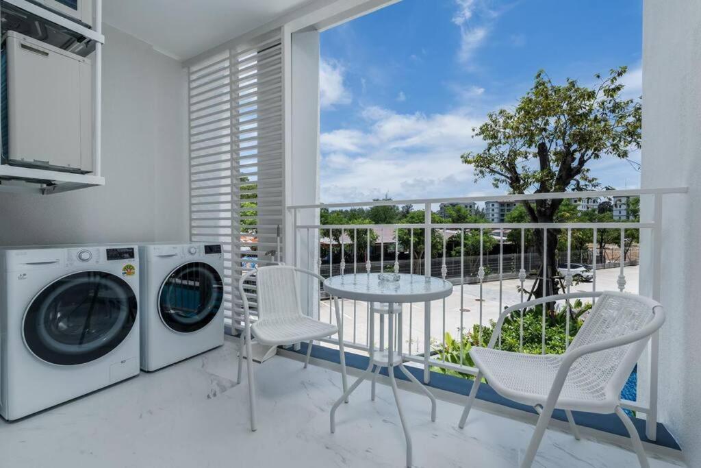 Two Flamingo 1 Apartment