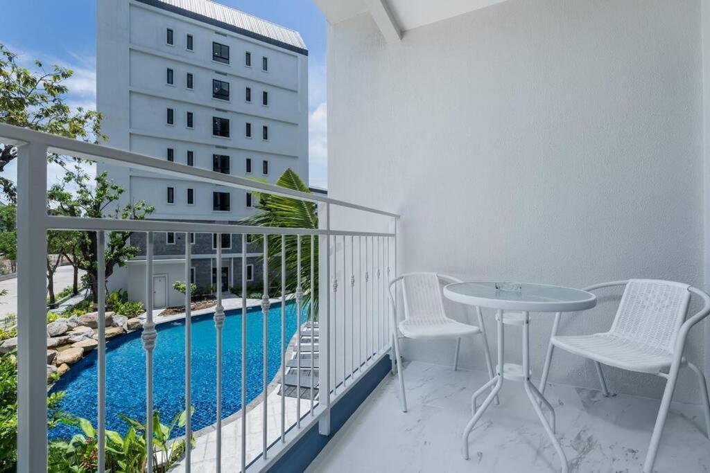 Two Flamingo 1 Apartment *