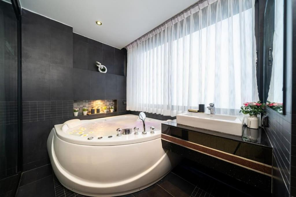 Apartment In Bangla Rd *