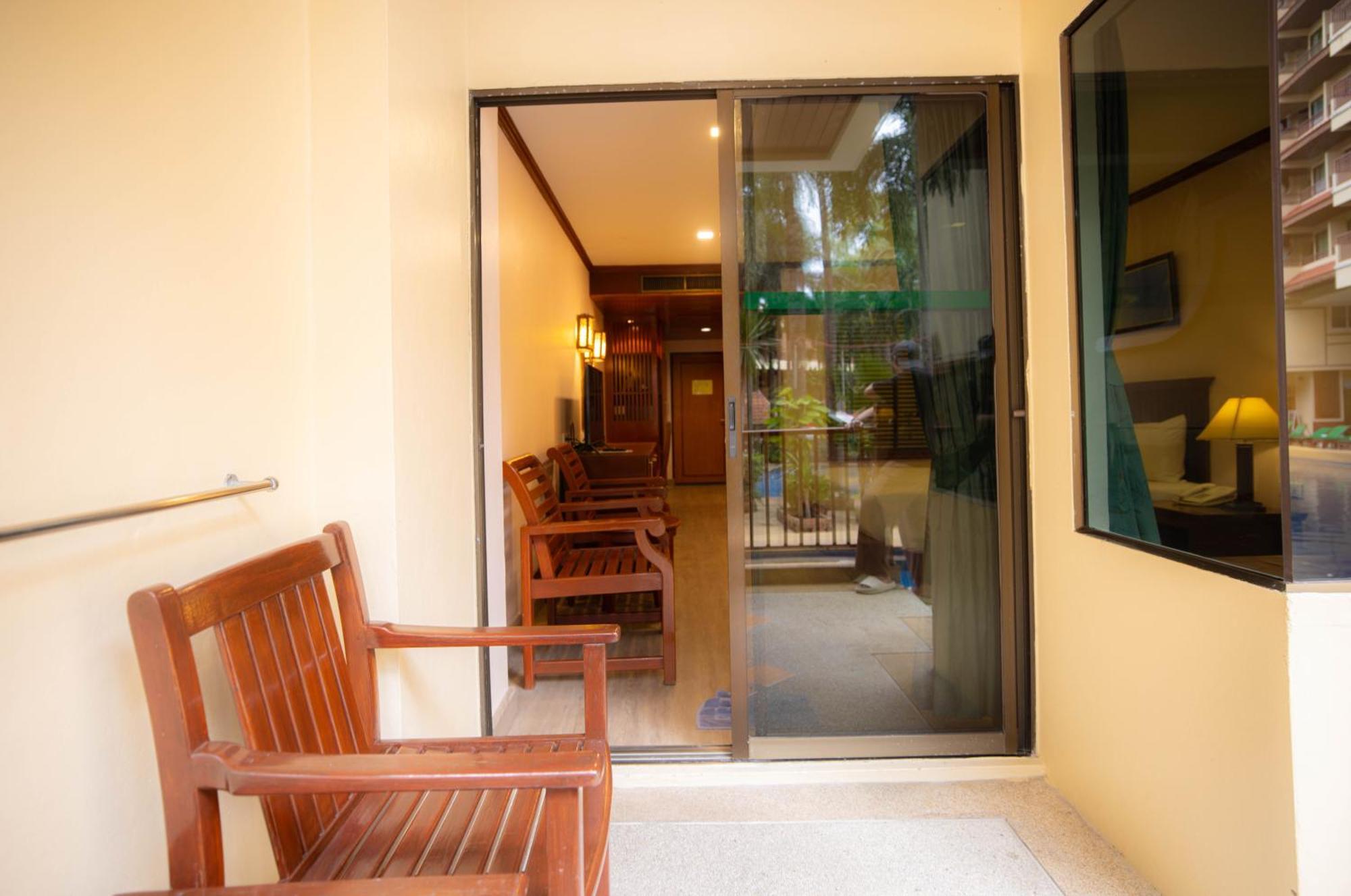 Hotel Baumanburi Patong