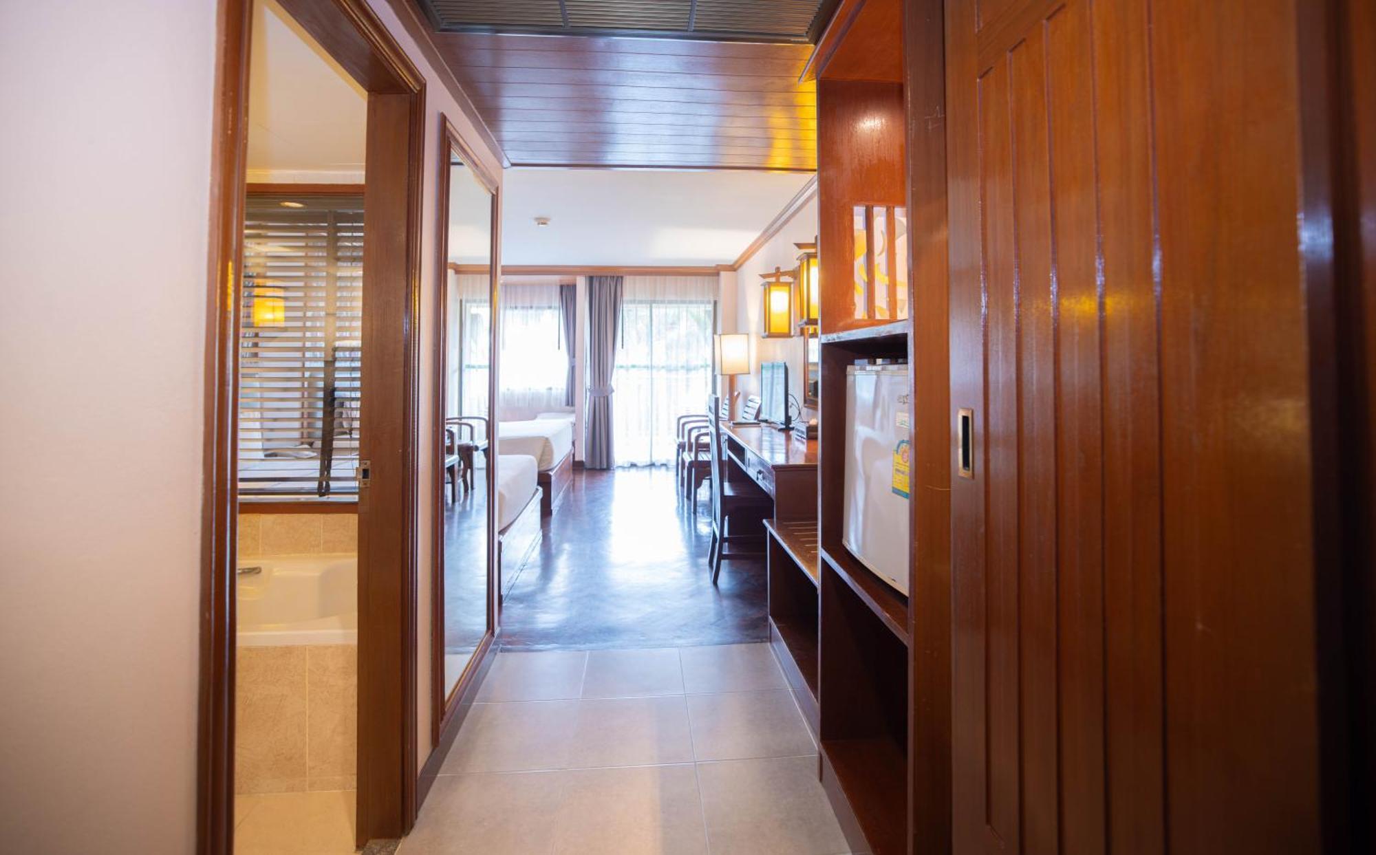 Baumanburi 4* Patong