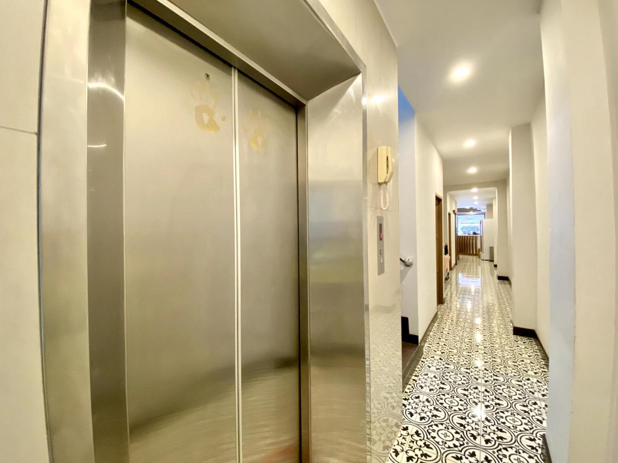 Sunray Hotel