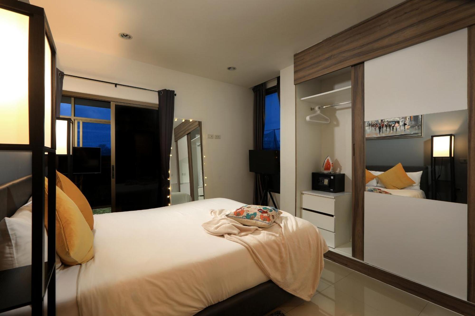 Apartment 1 Bdr Apartment Naiharn Beach Condo By Capitalpro