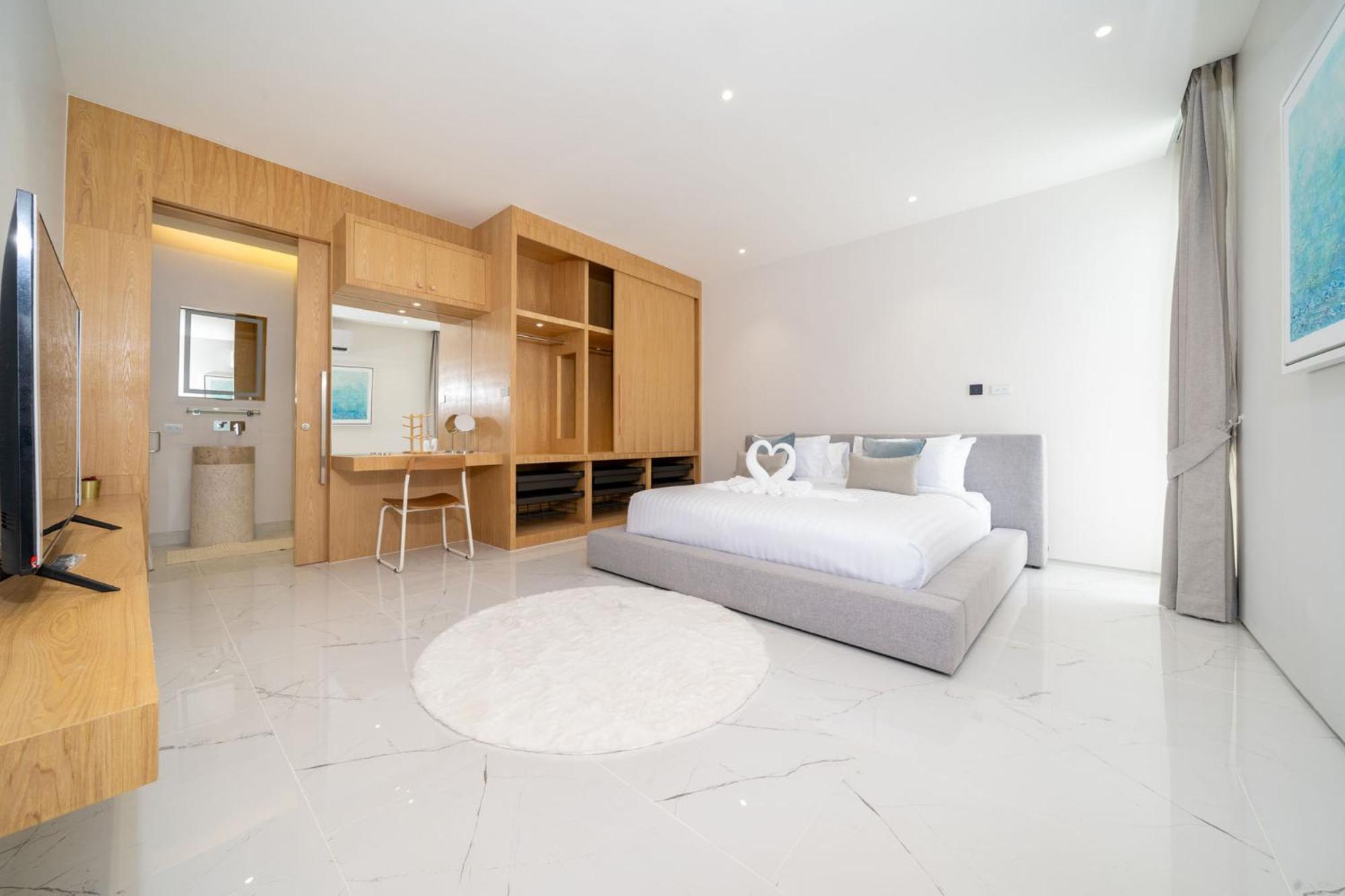 Villa Lux Pride 2 - Luxury Pool Near Laguna