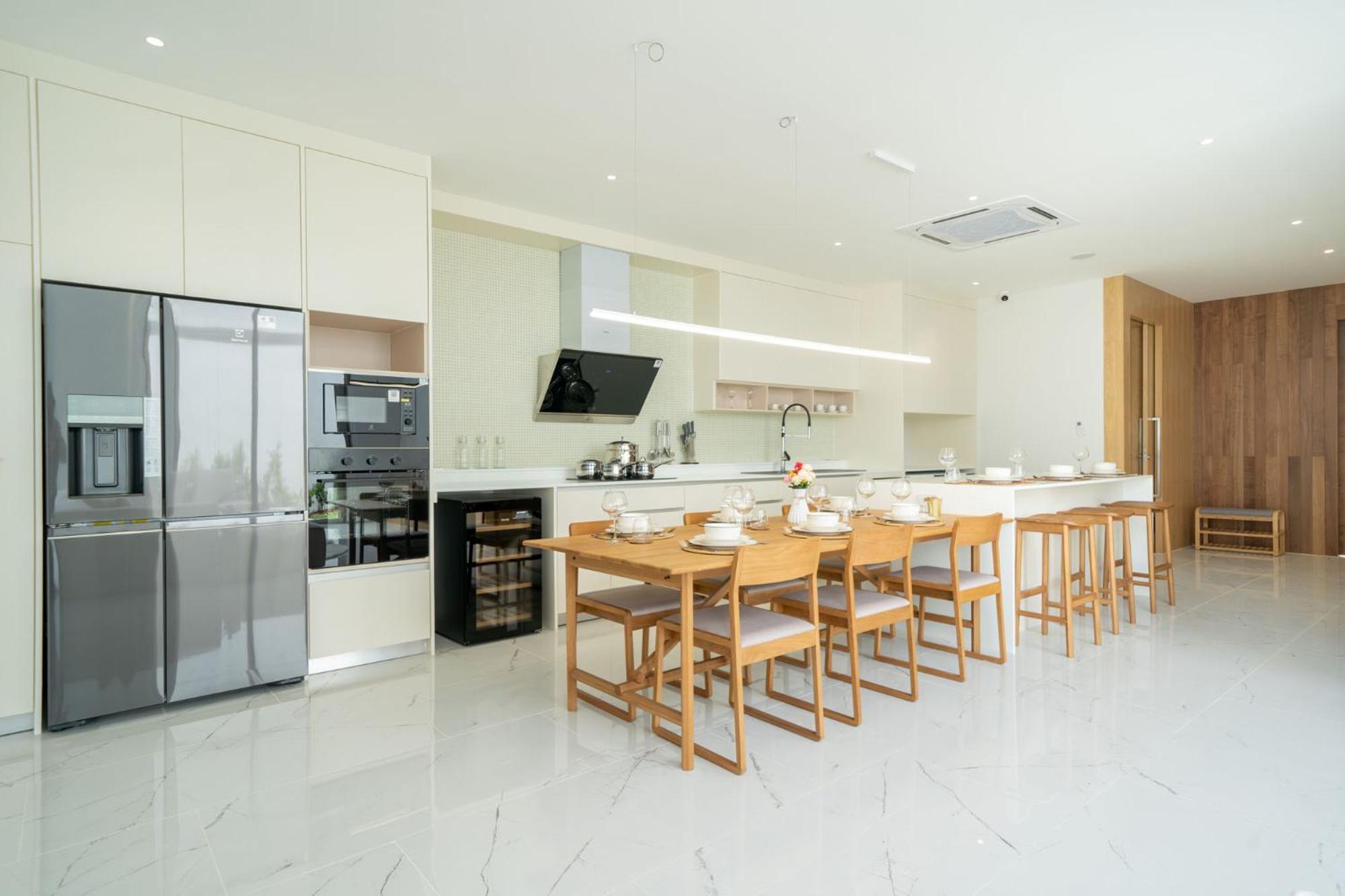 Villa Lux Pride 2 - Luxury Pool Near Laguna