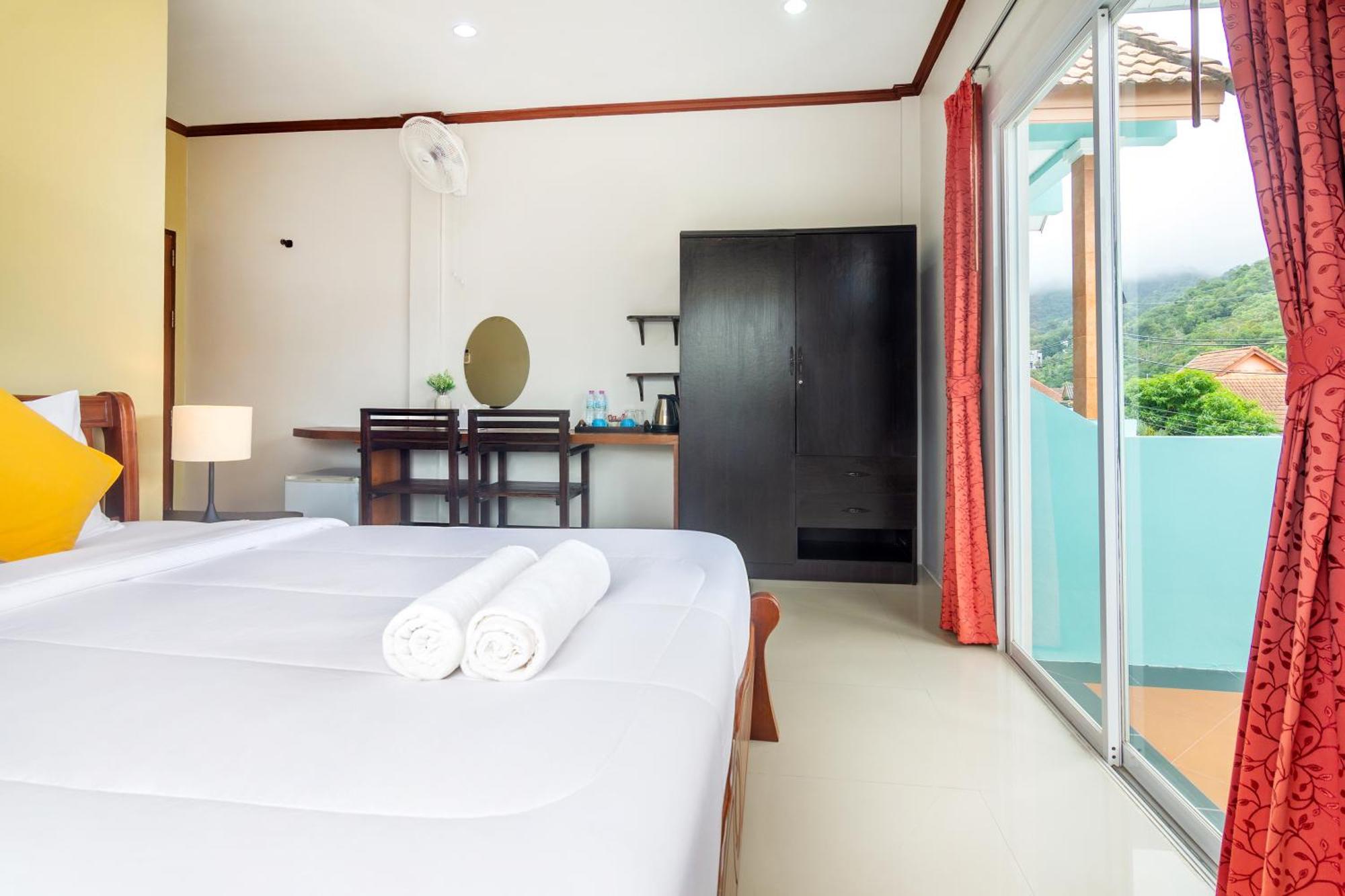 Hotel Kamala Beach Residence