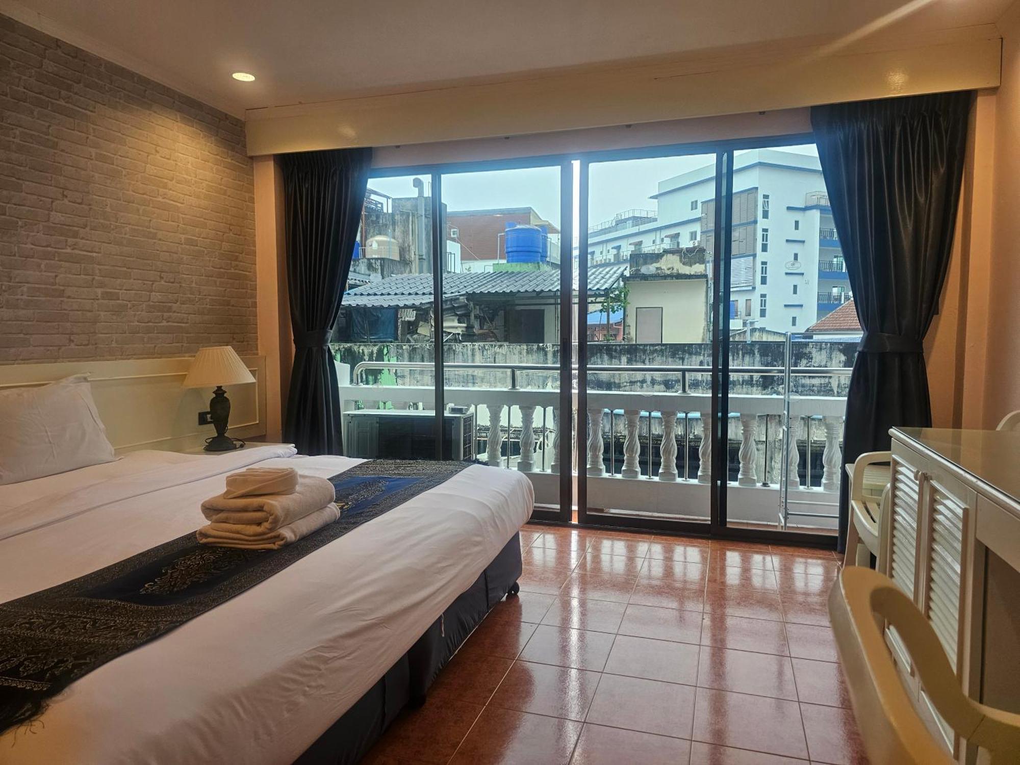 And Apartment Patong