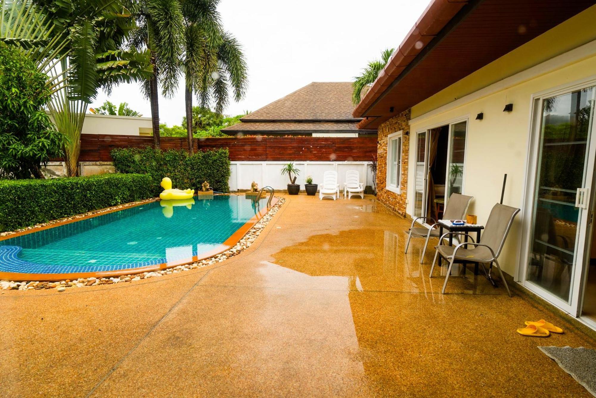 Luxurious Large Size Swimming Pool In Rawai Ban Saiyuan