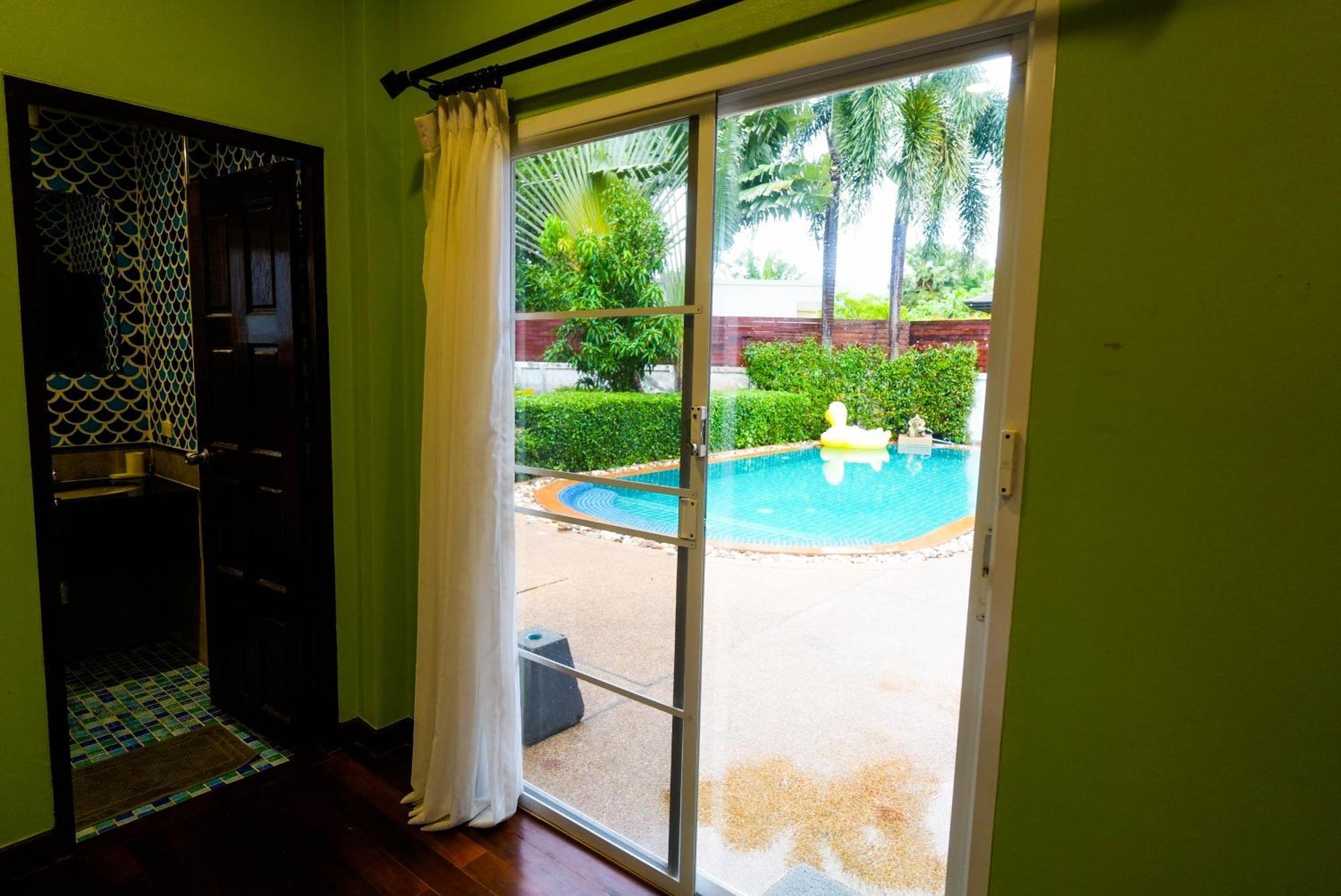 Luxurious Large Size Swimming Pool In Rawai Villa Ban Saiyuan