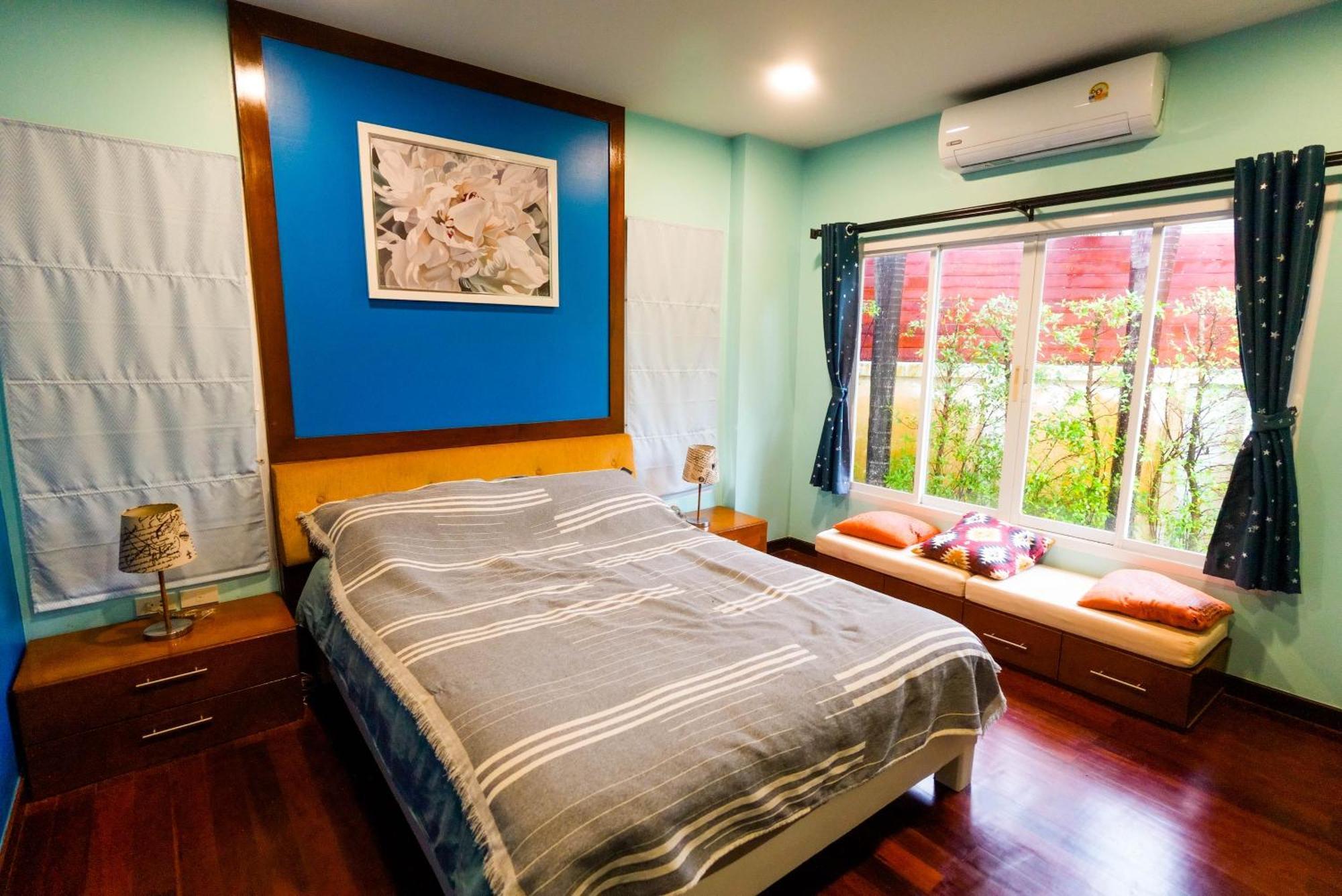 Luxurious Large Size Swimming Pool In Rawai Villa *