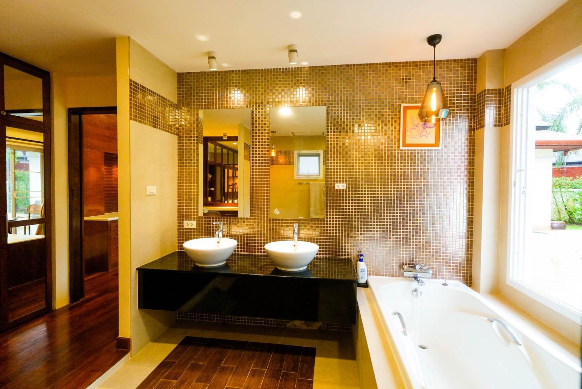 Luxurious Large Size Swimming Pool In Rawai *