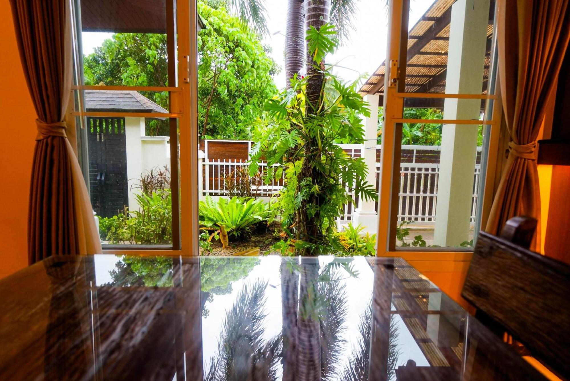 Luxurious Large Size Swimming Pool In Rawai Villa