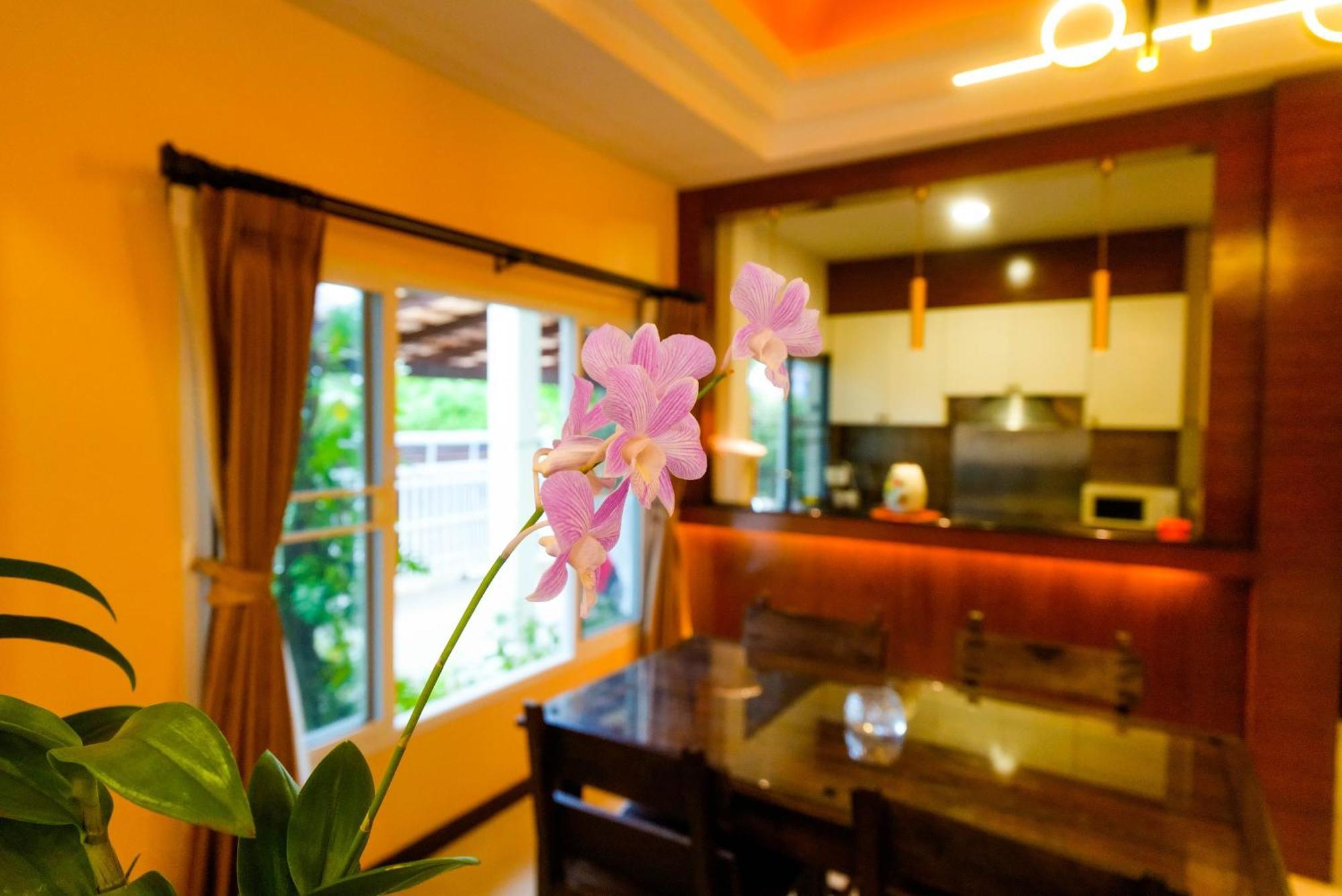 Luxurious Large Size Swimming Pool In Rawai Villa Ban Saiyuan