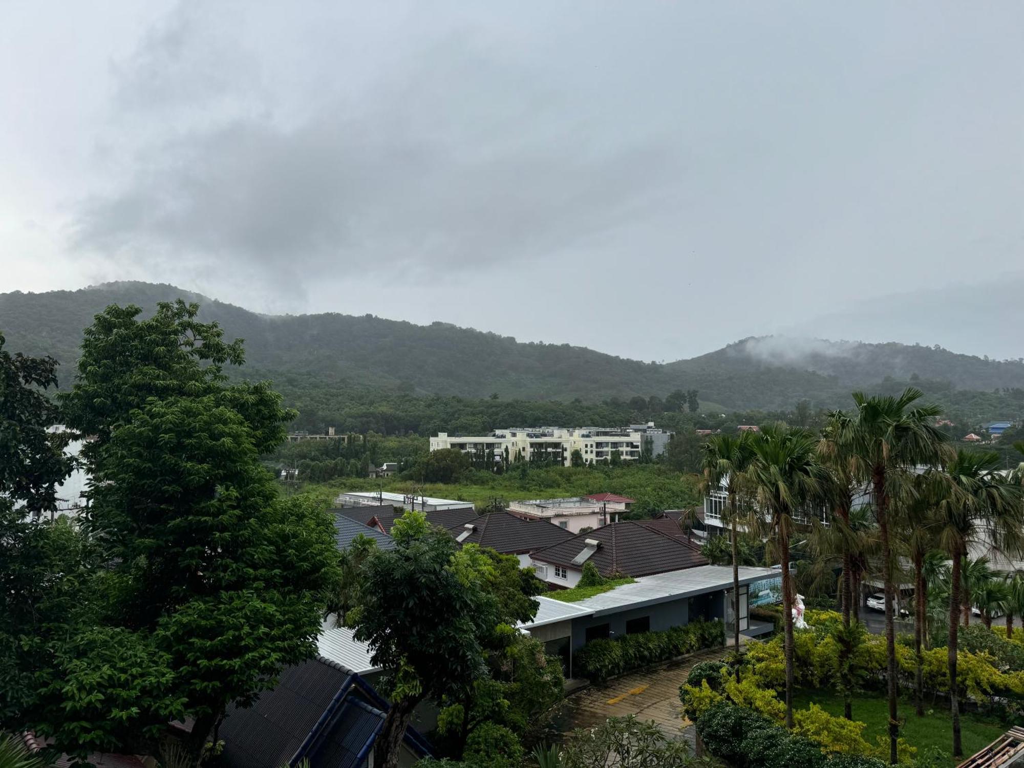 Relife Naiharn By Eugene Apartment *