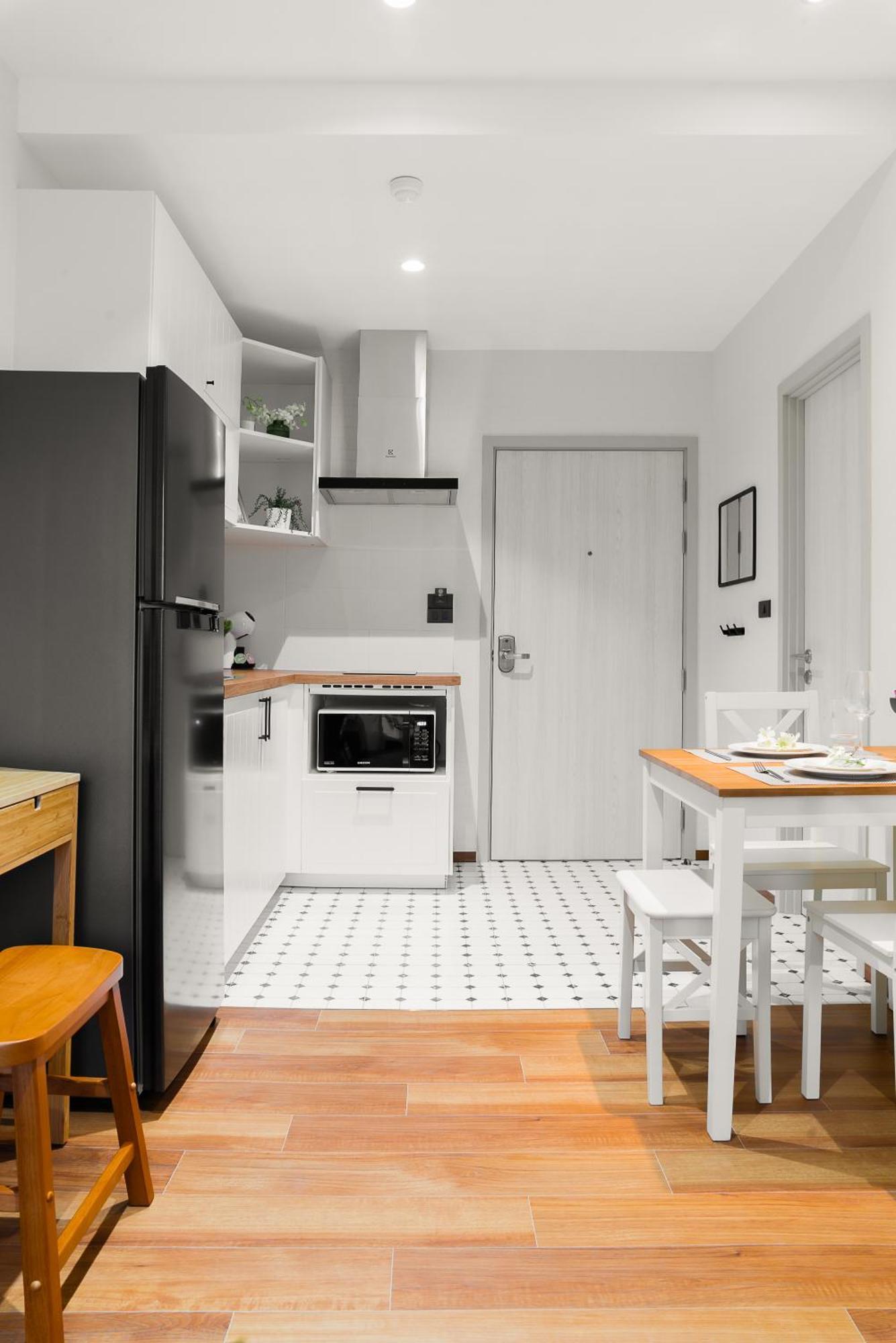 Title Halo Life In Yellow Apartment Nai Yang
