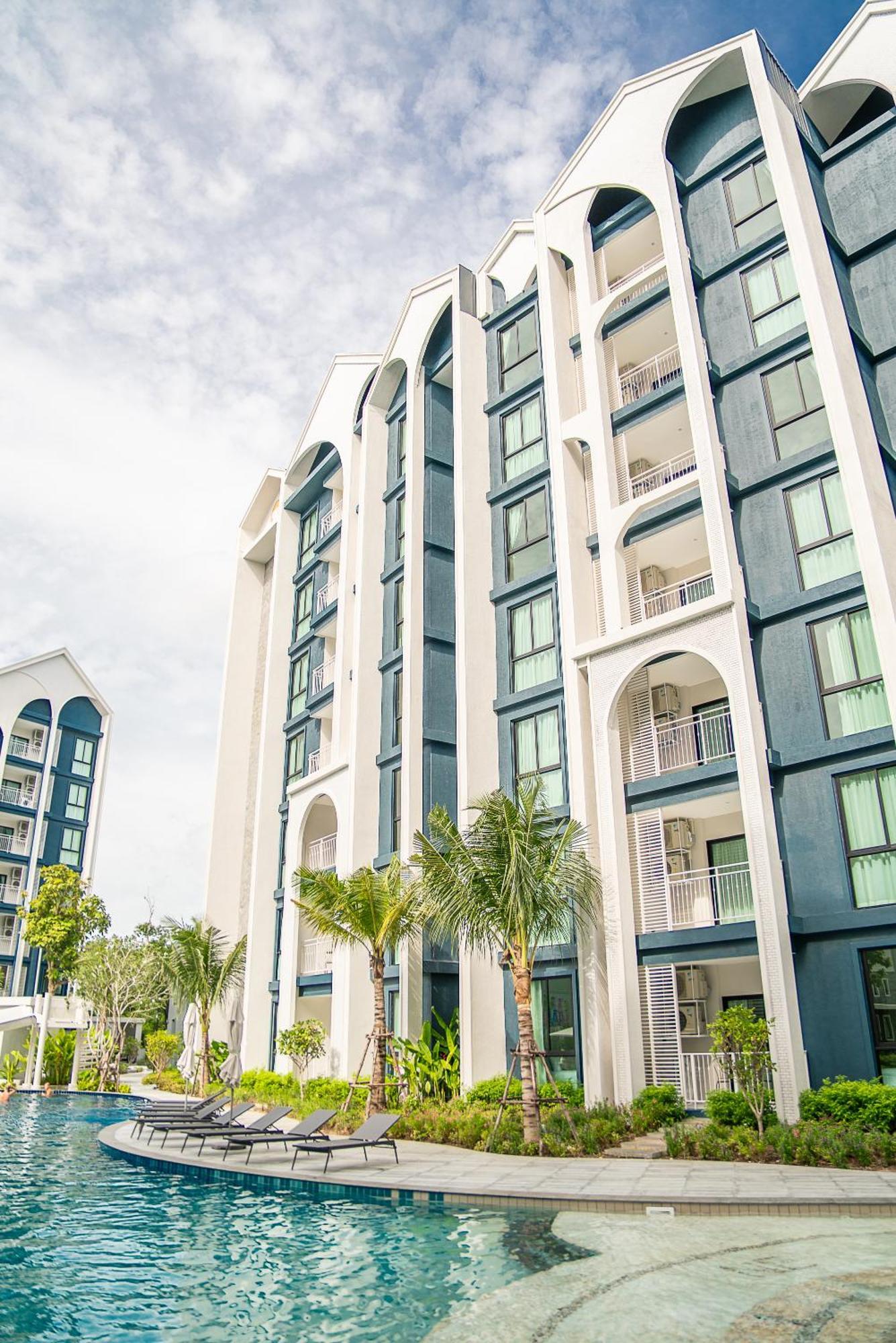 Title Halo Life In Yellow Apartment Nai Yang