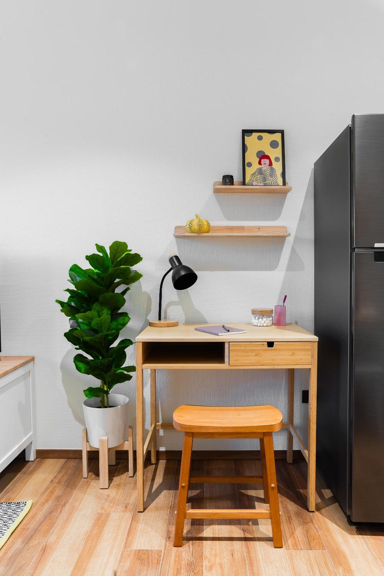 Title Halo Life In Yellow Apartment Nai Yang