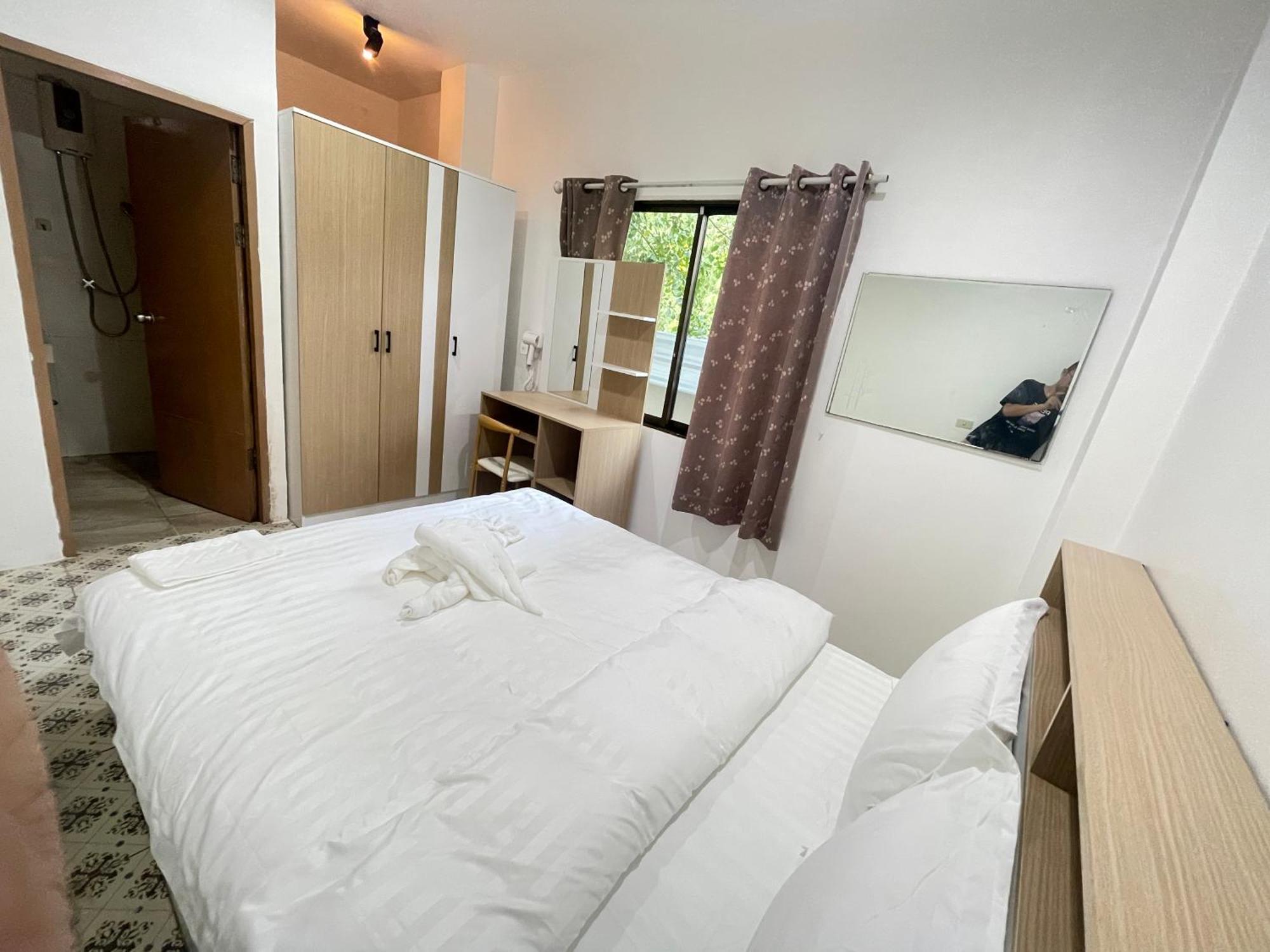 Phuket Plan B House Homestay *
