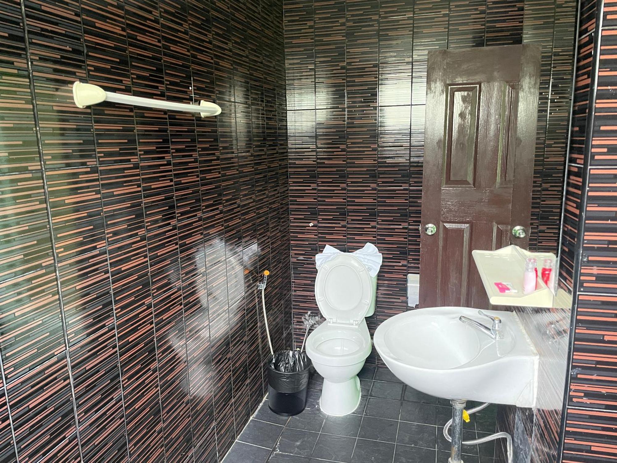 Phuket Plan B House * Patong