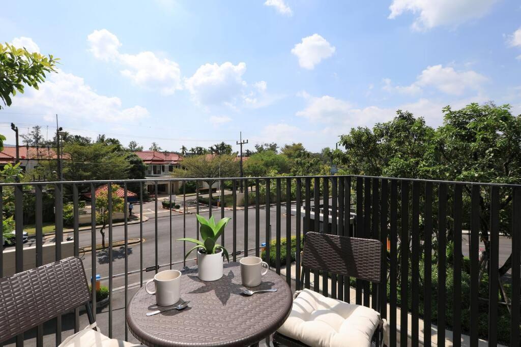 Sky Park 1 Bedroom Apartment