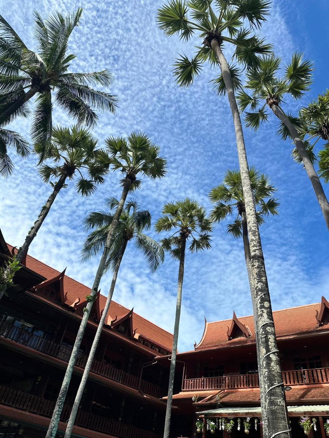 Royal Phawadee Village - 2 Minutes Walk To The Hotel 4*