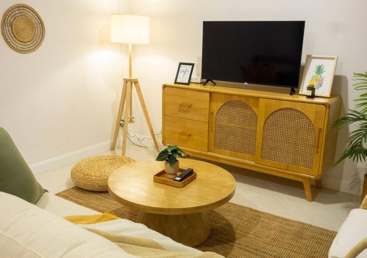 Mango Moon Tropical Phuket Apartment *