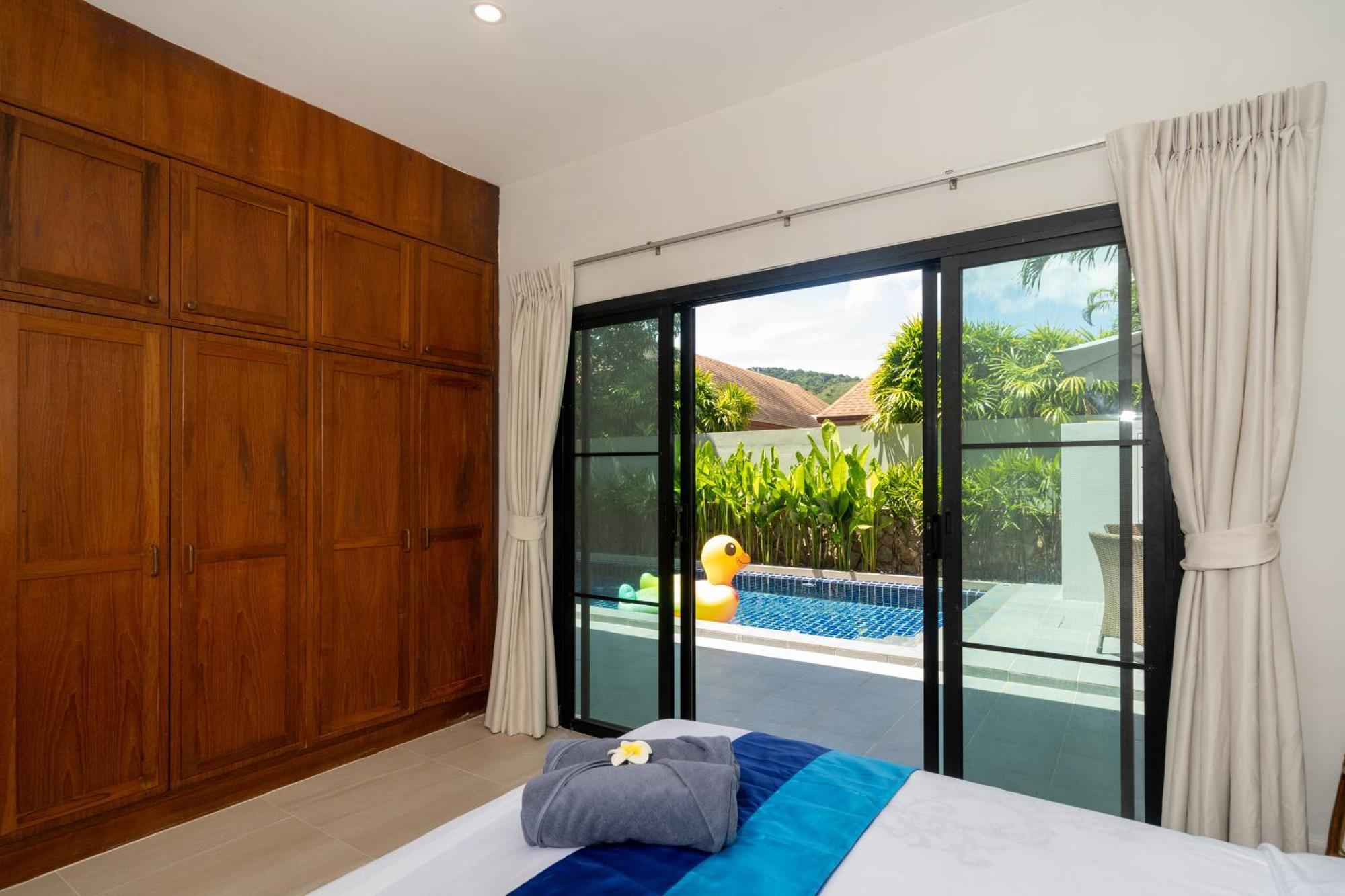Sanook Nai Harn Villa *