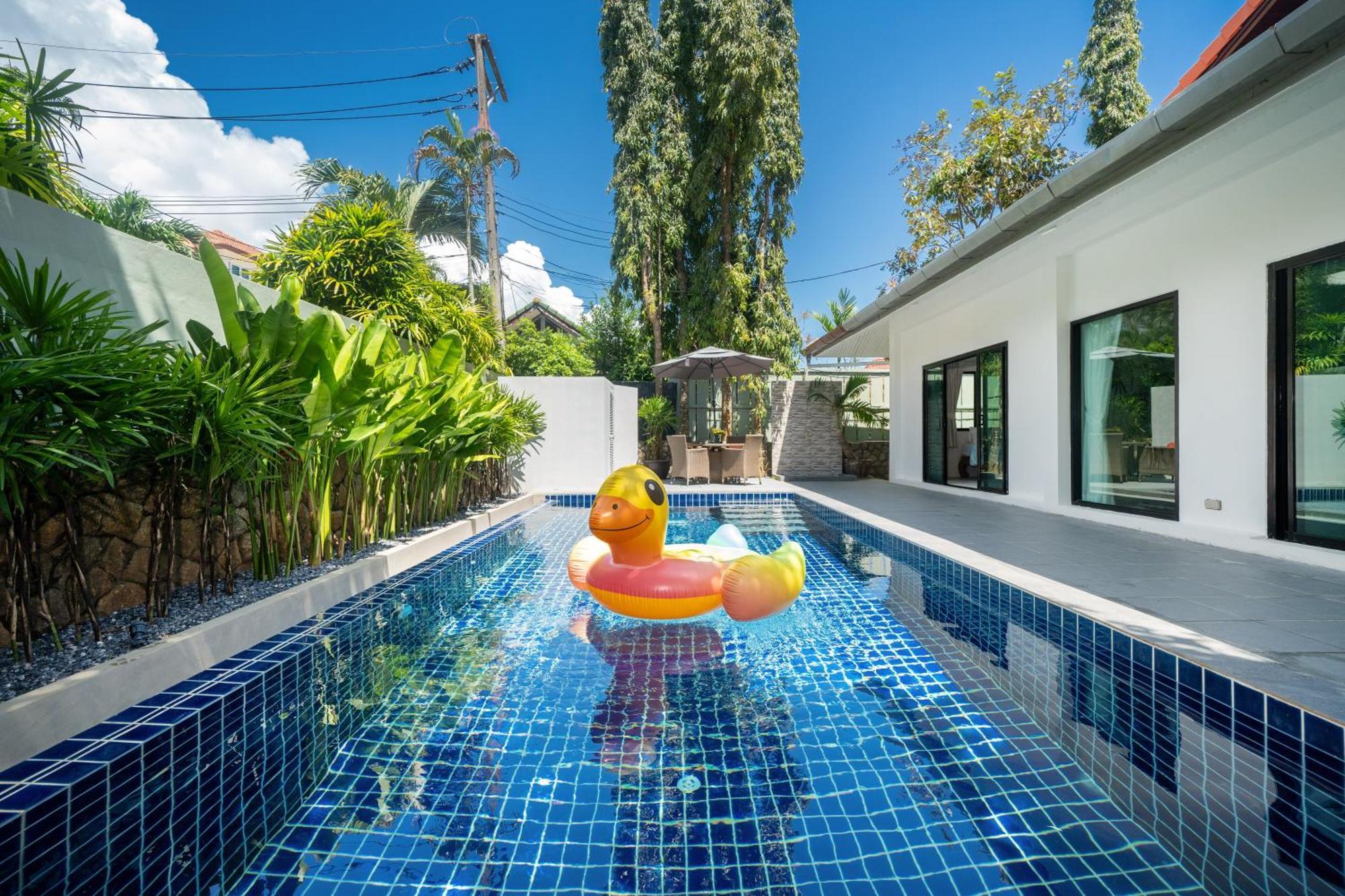 Sanook Nai Harn Villa *