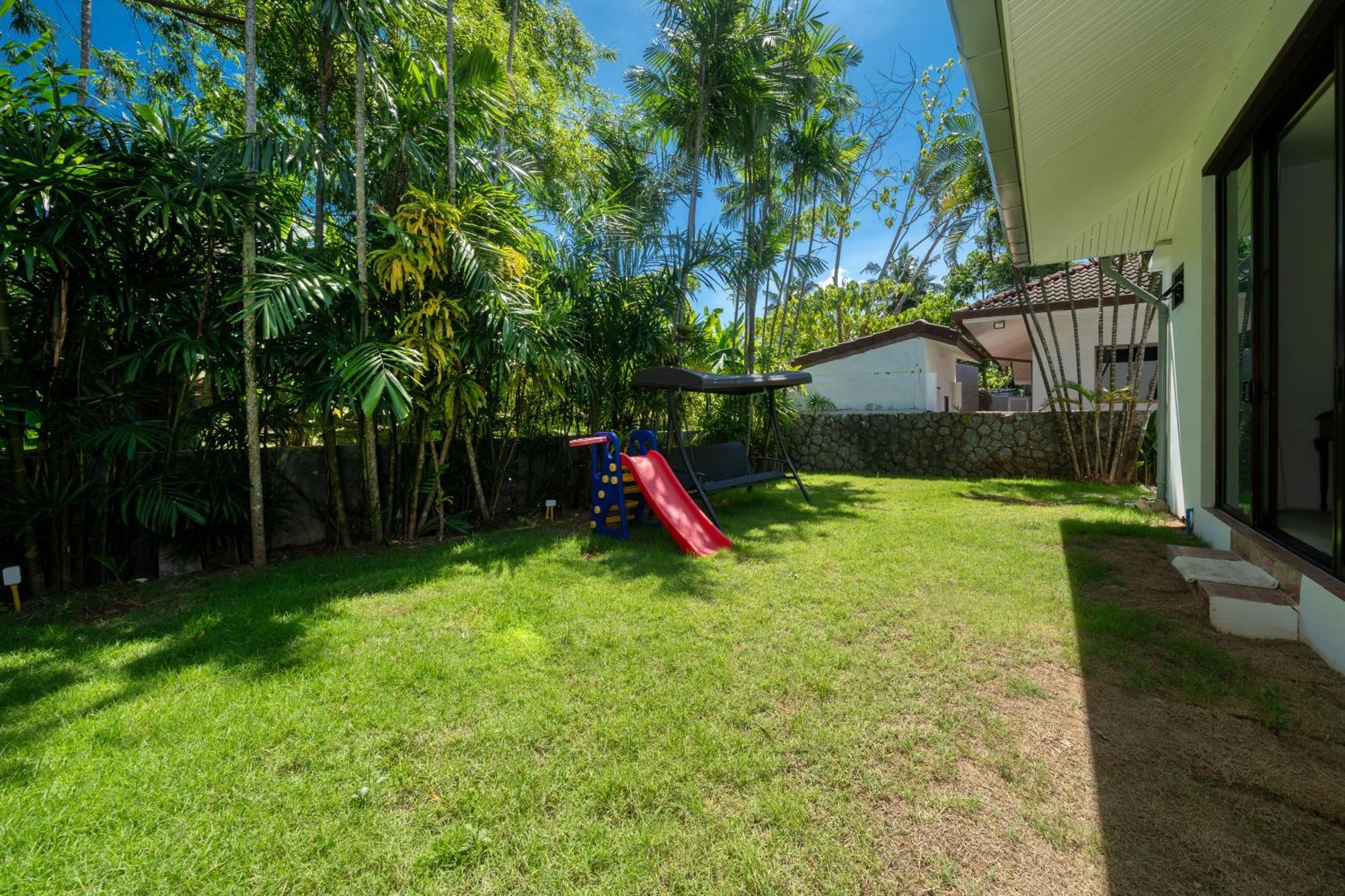 Sanook Nai Harn Villa Rawai