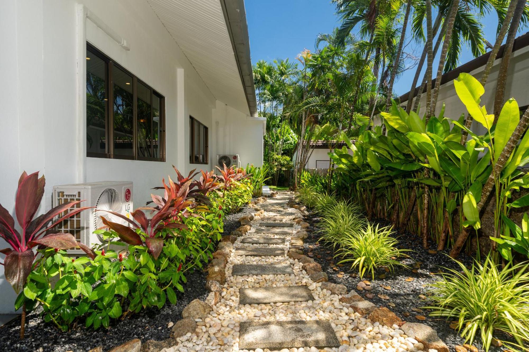 Sanook Nai Harn Villa *