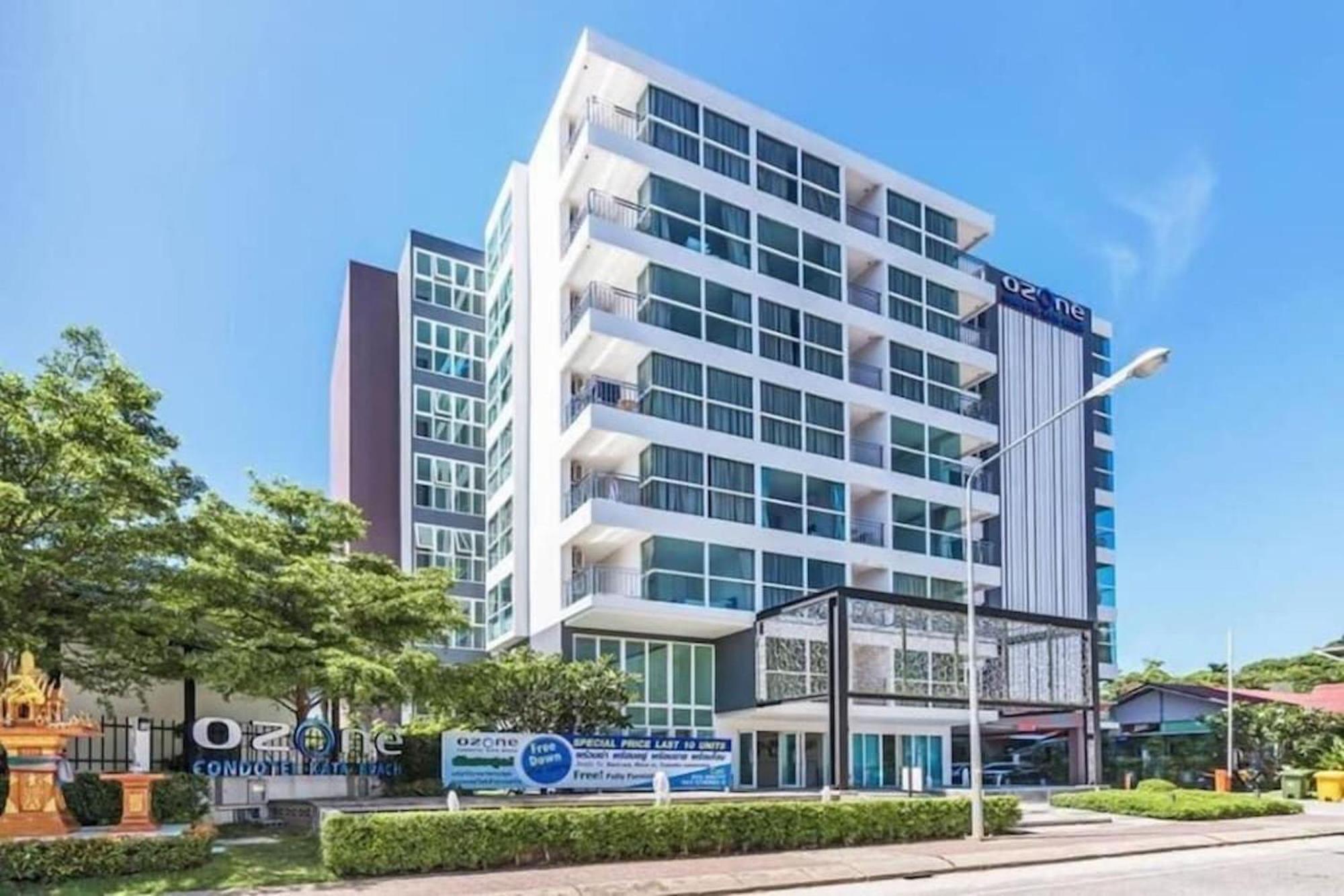 Apartment Life & Surf Thrills, At 8-132 In Ozone