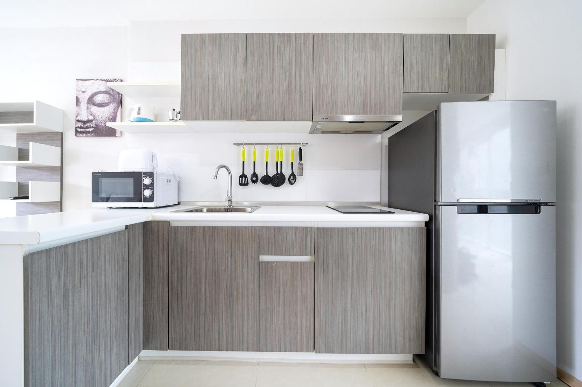 Life & Surf Thrills, At 8-132 In Ozone Apartment *