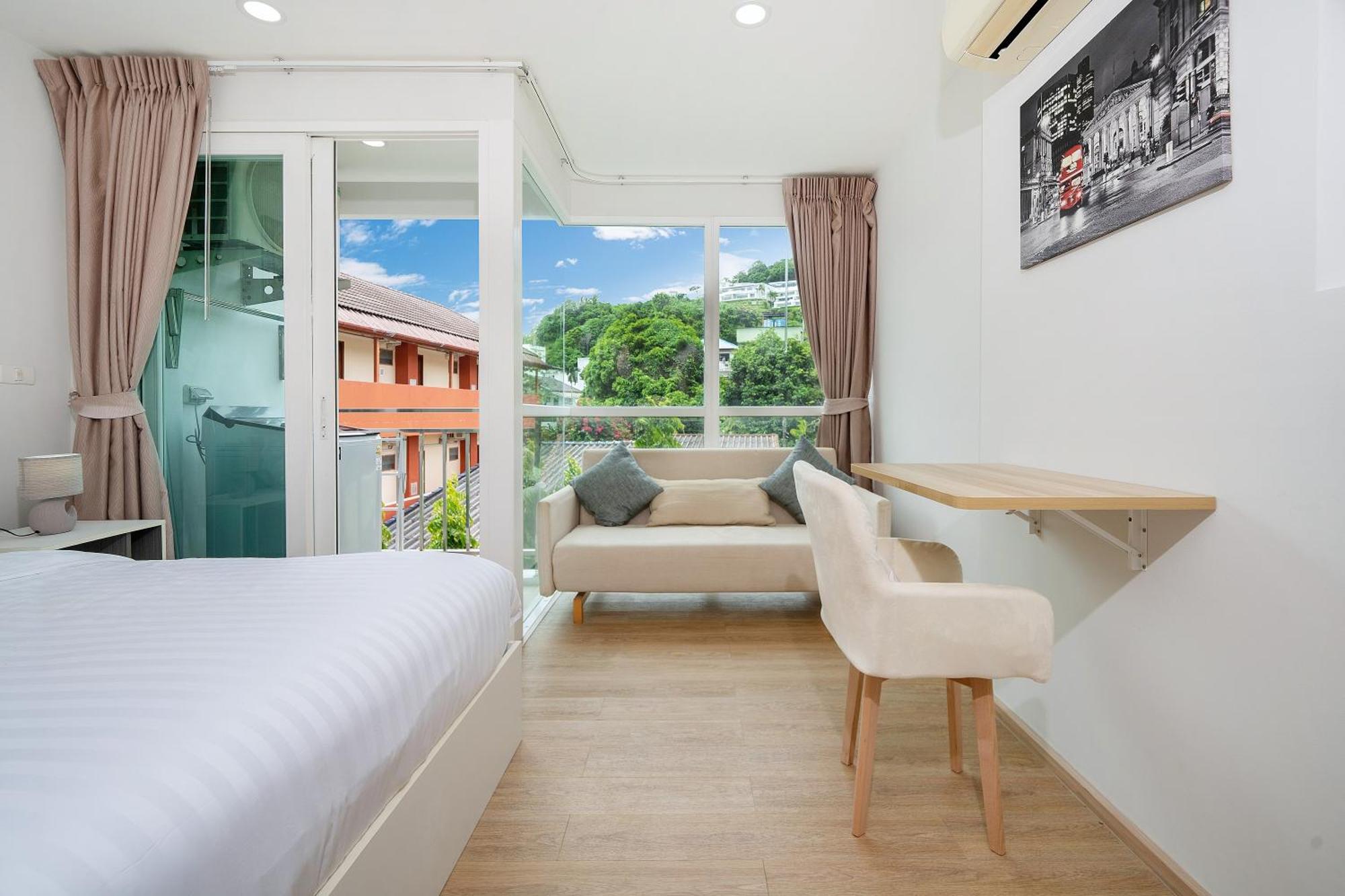 Apartment Life & Surf Thrills, At 8-132 In Ozone *
