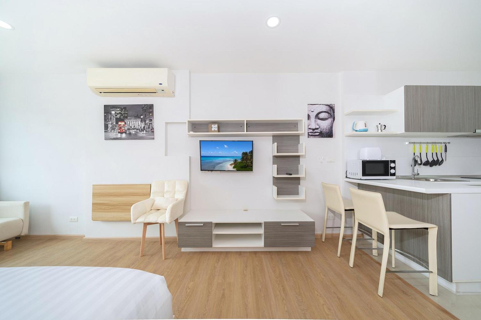 Life & Surf Thrills, At 8-132 In Ozone Apartment *