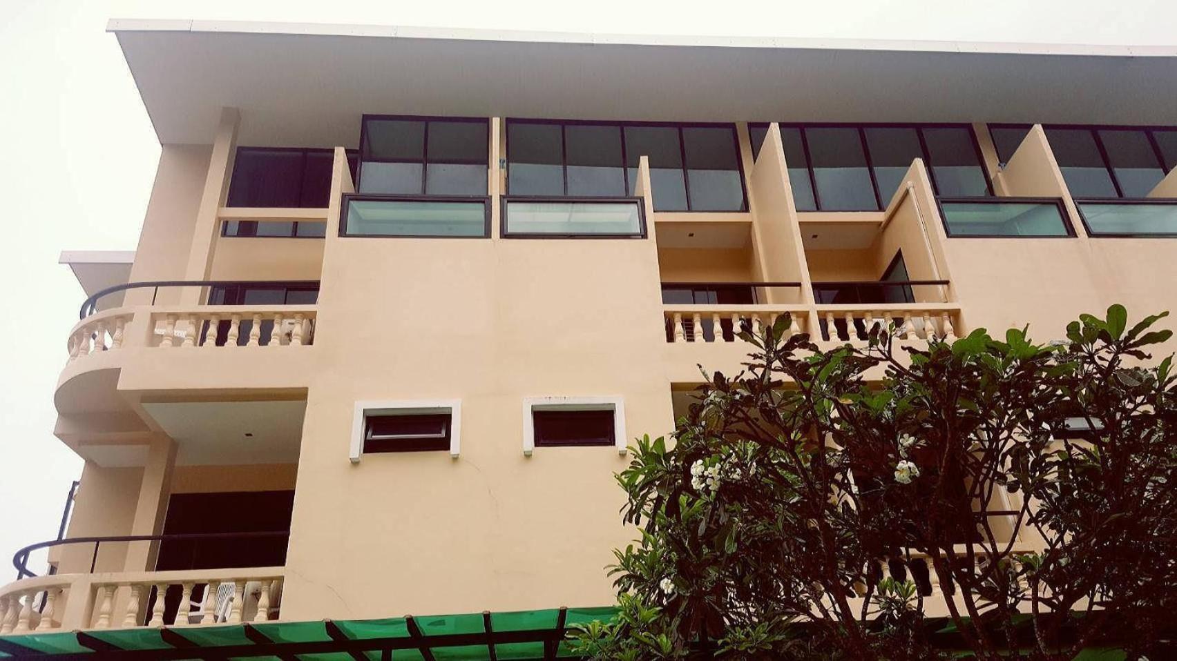 Royal Waves Hotel