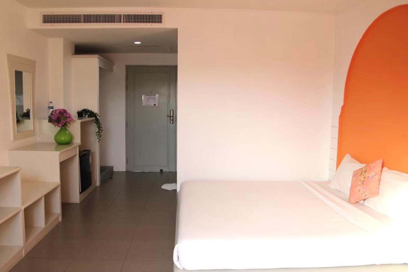 Dinar Bang Tao Beach (Phuket)