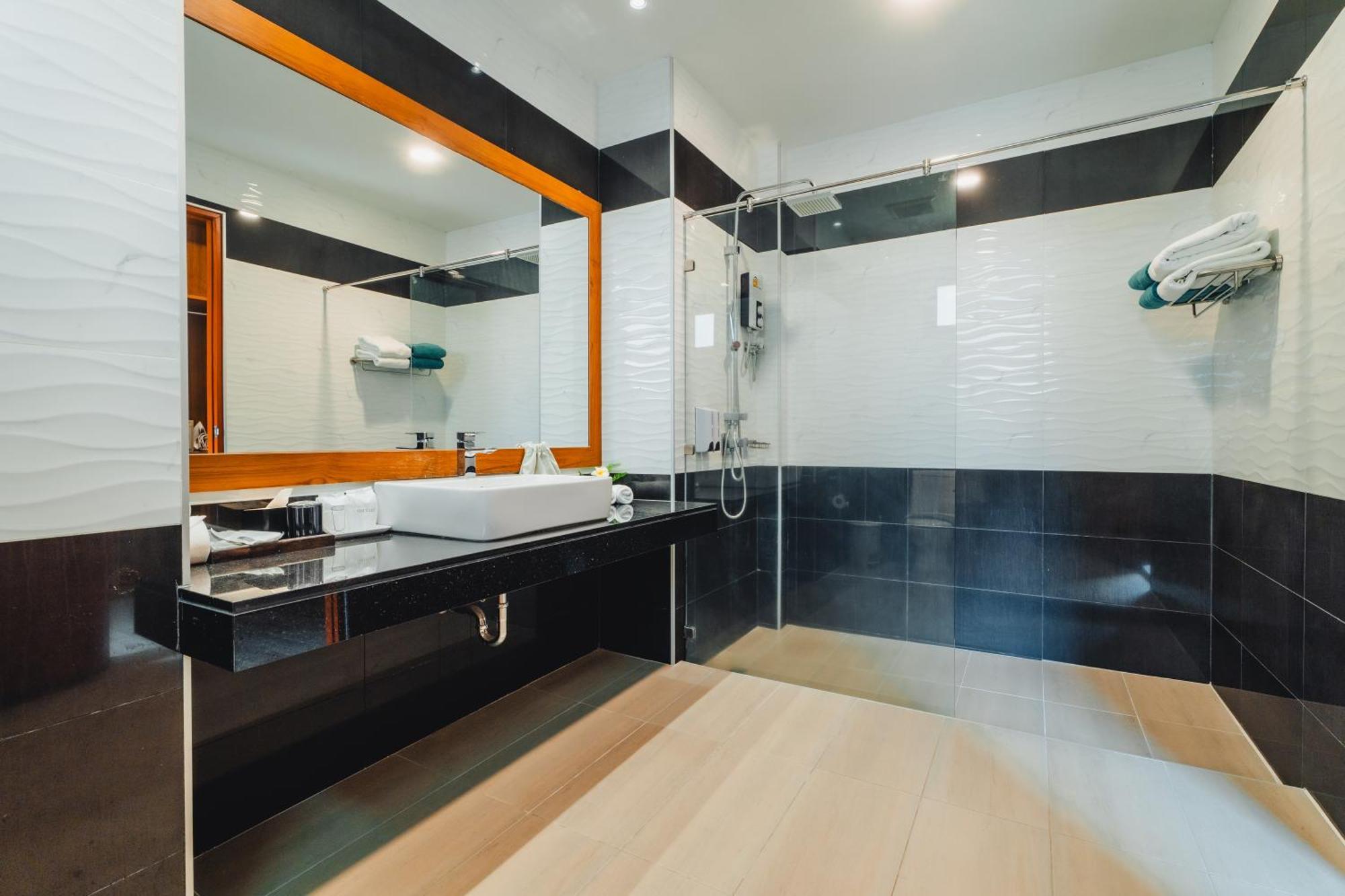Bangtao Boutique Villa *