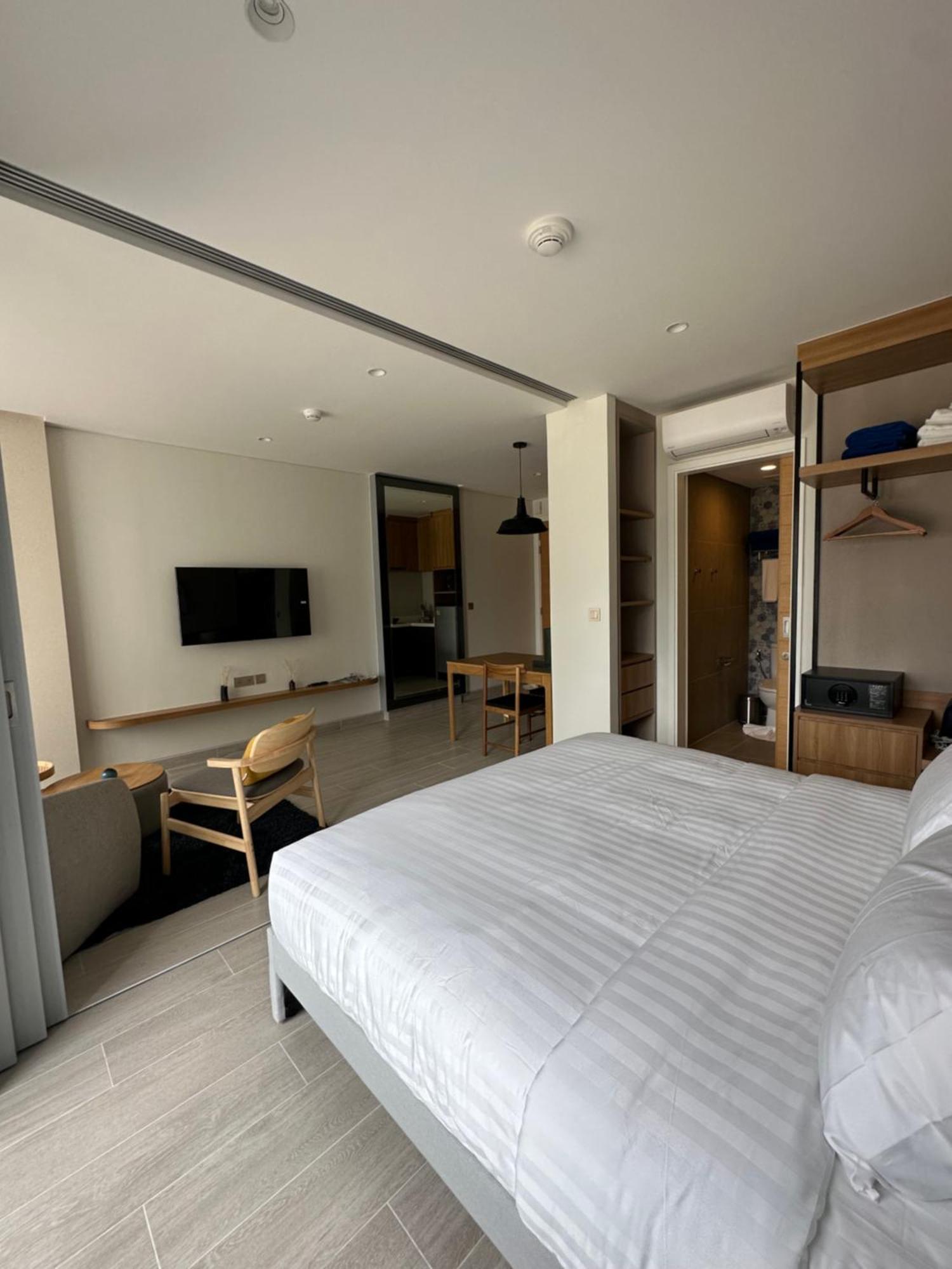 Laguna Lakeside Apartment *