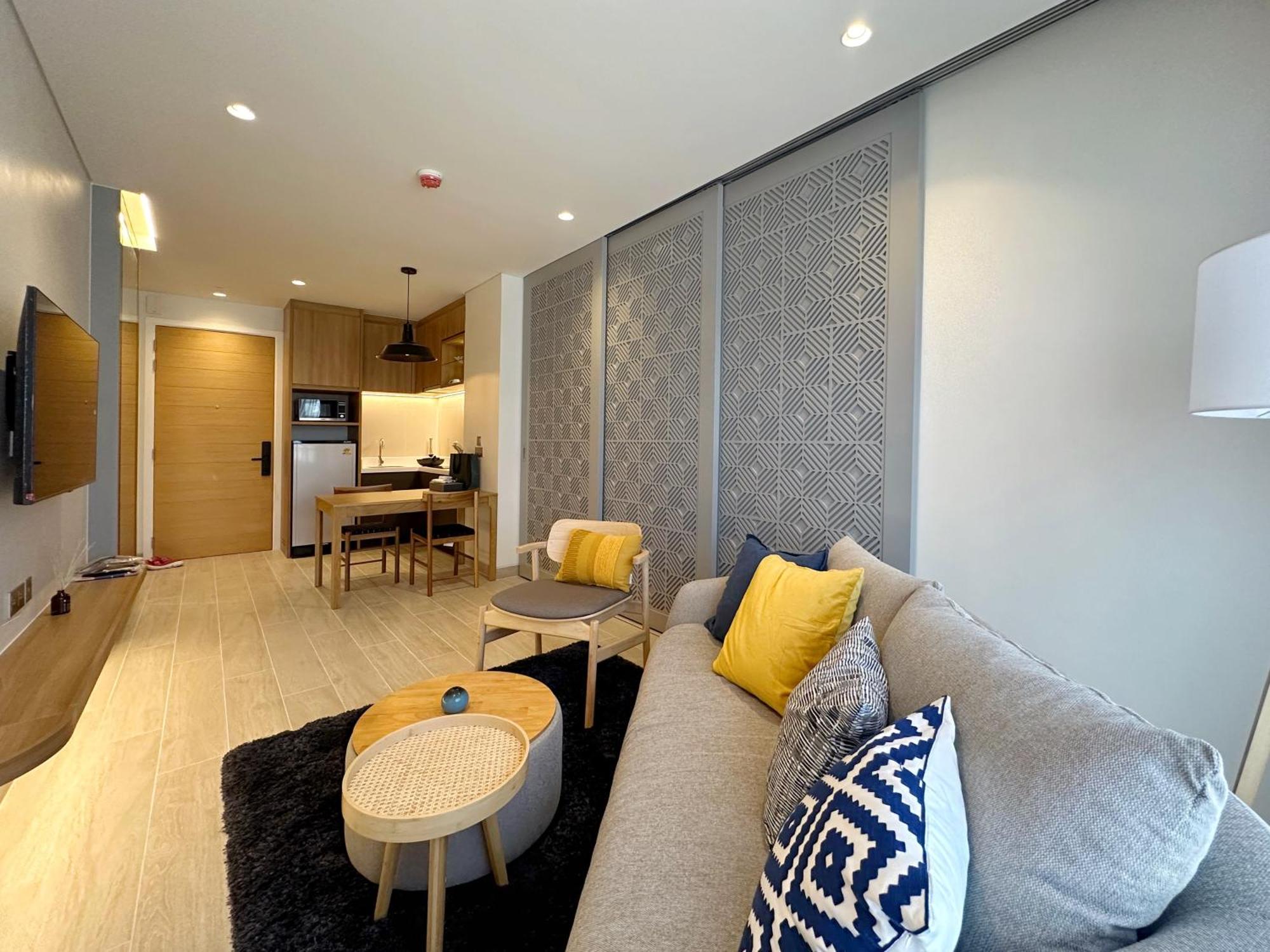 Laguna Lakeside Apartment