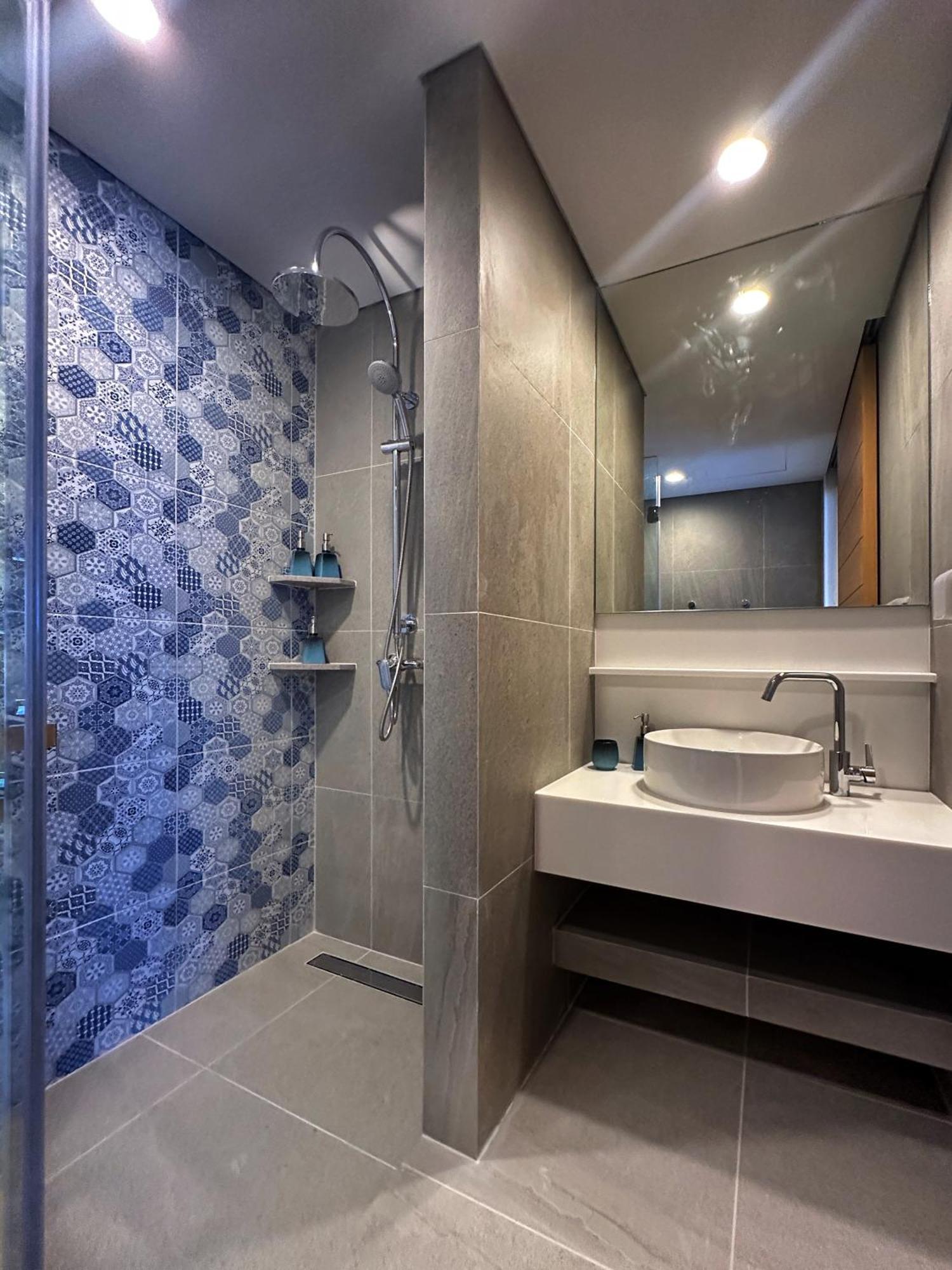 Laguna Lakeside Apartment *