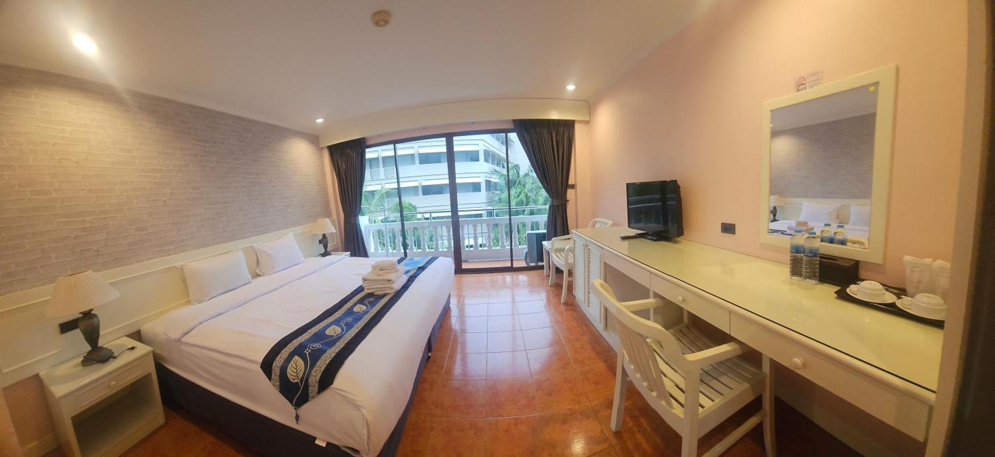 Hotel &