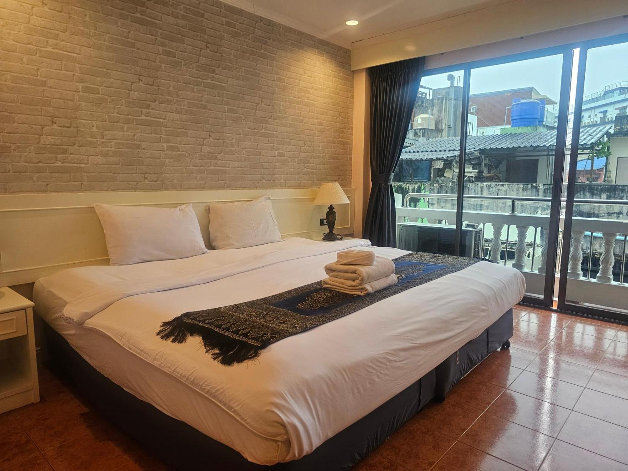 Hotel & Patong