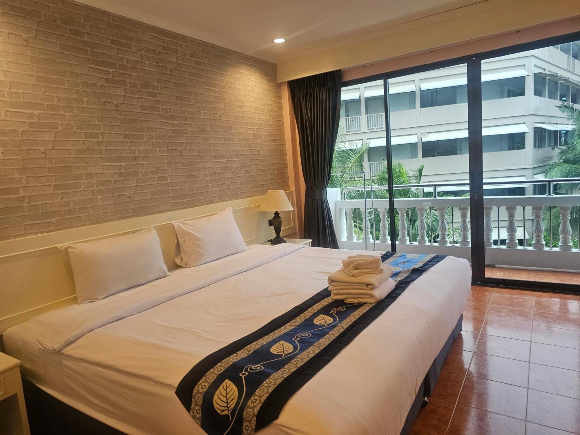 Hotel &